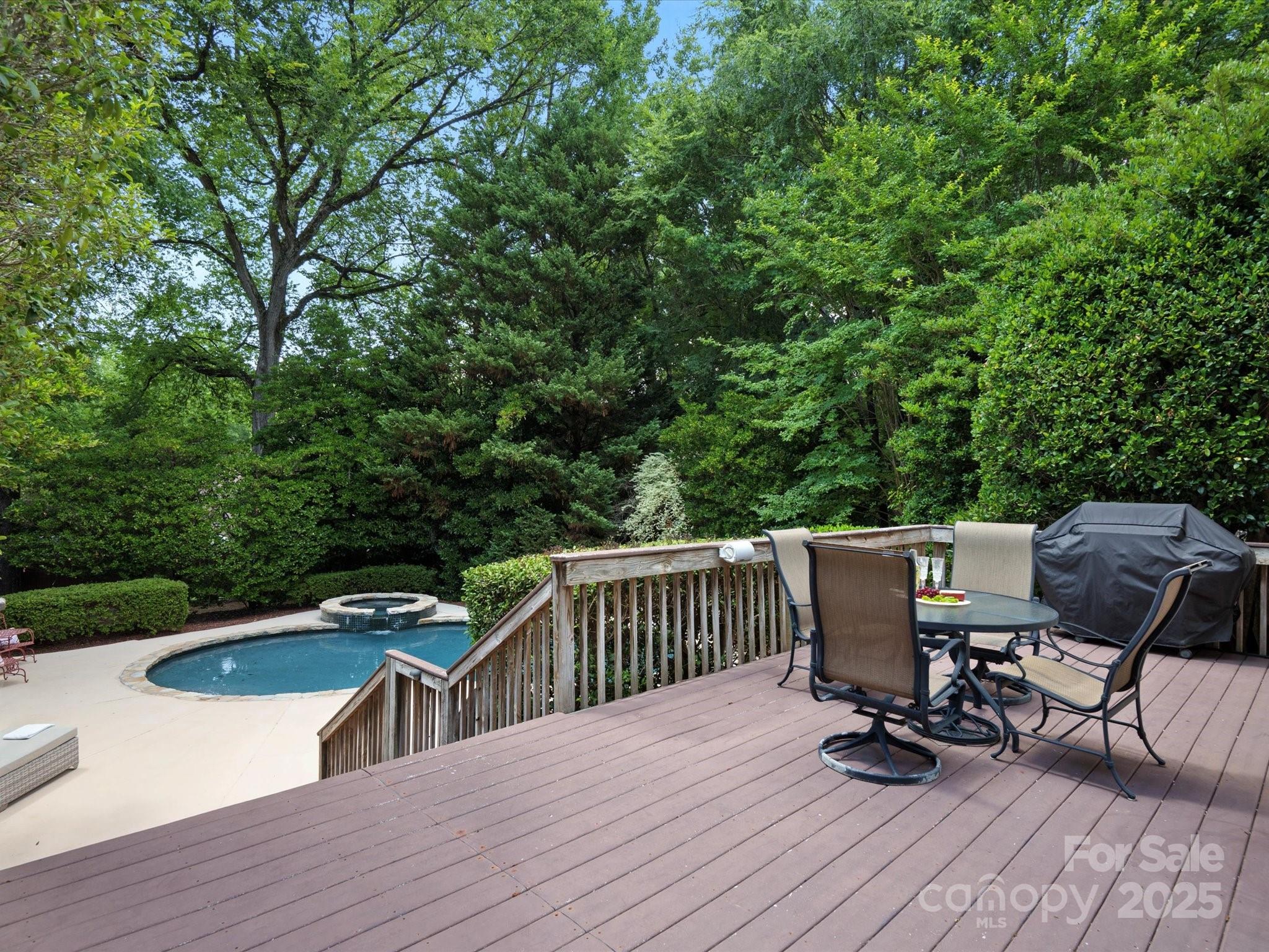 10300 Crestwood Drive Property Photo 34