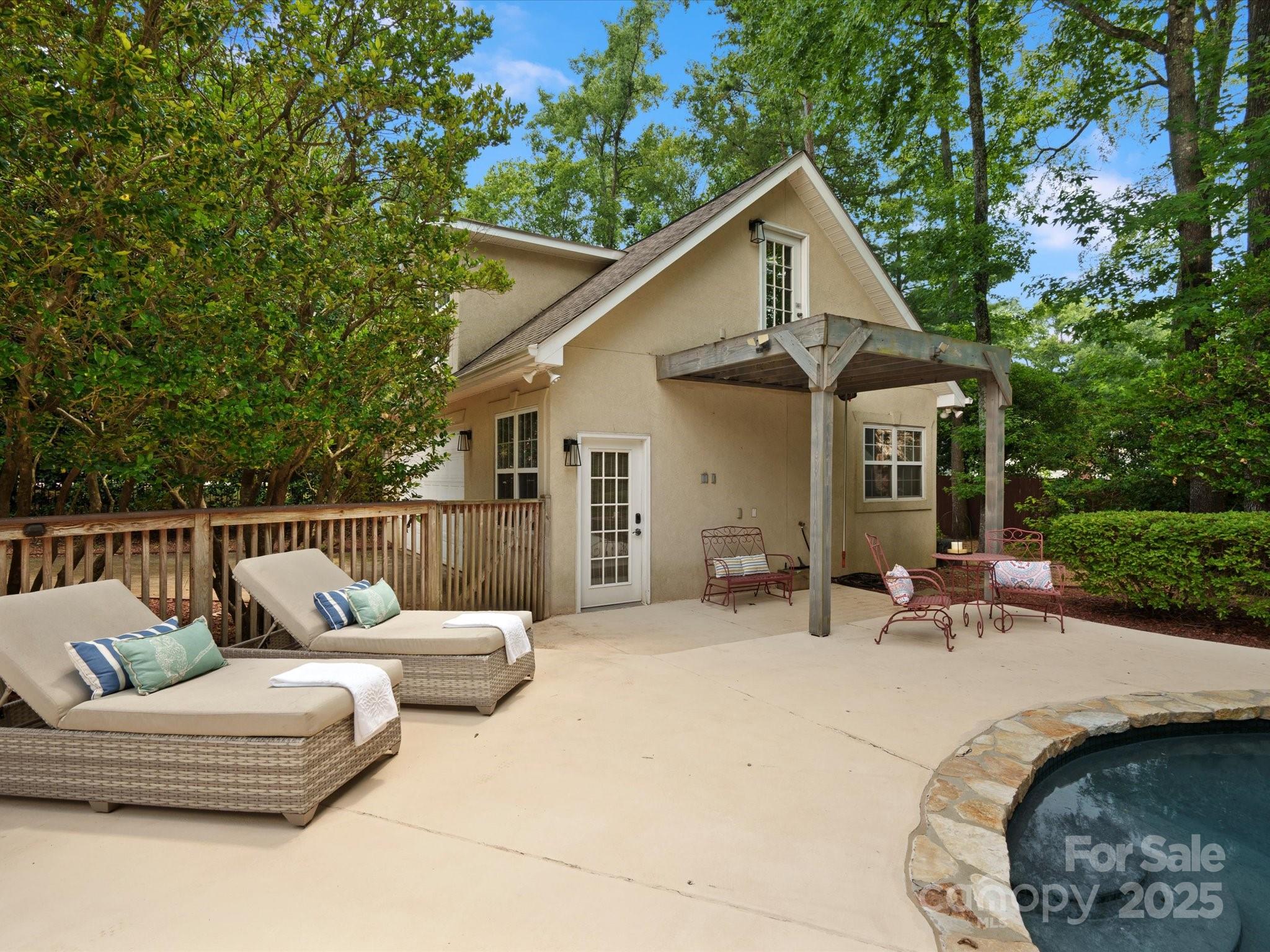 10300 Crestwood Drive Property Photo 37
