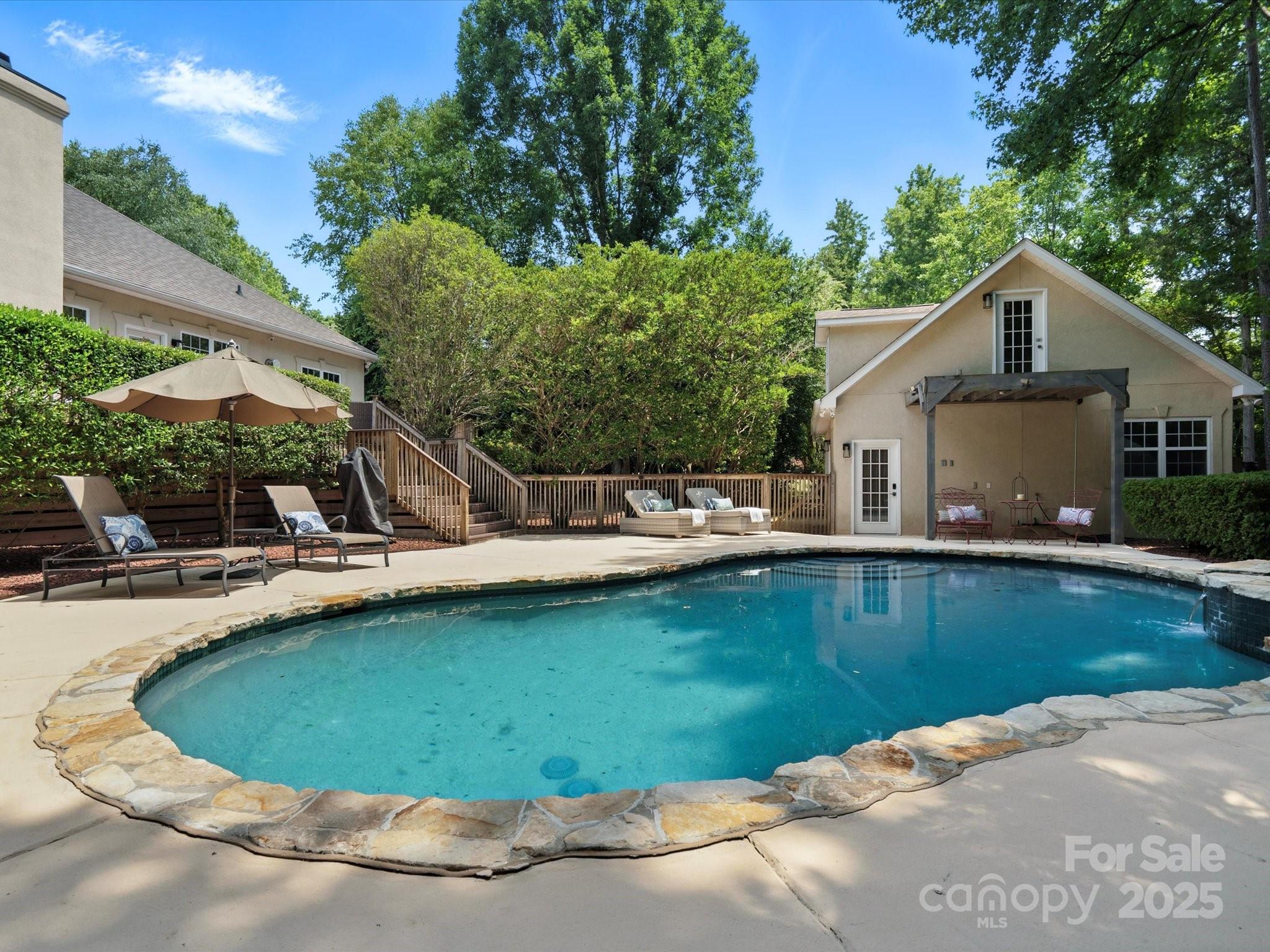 10300 Crestwood Drive Property Photo 39