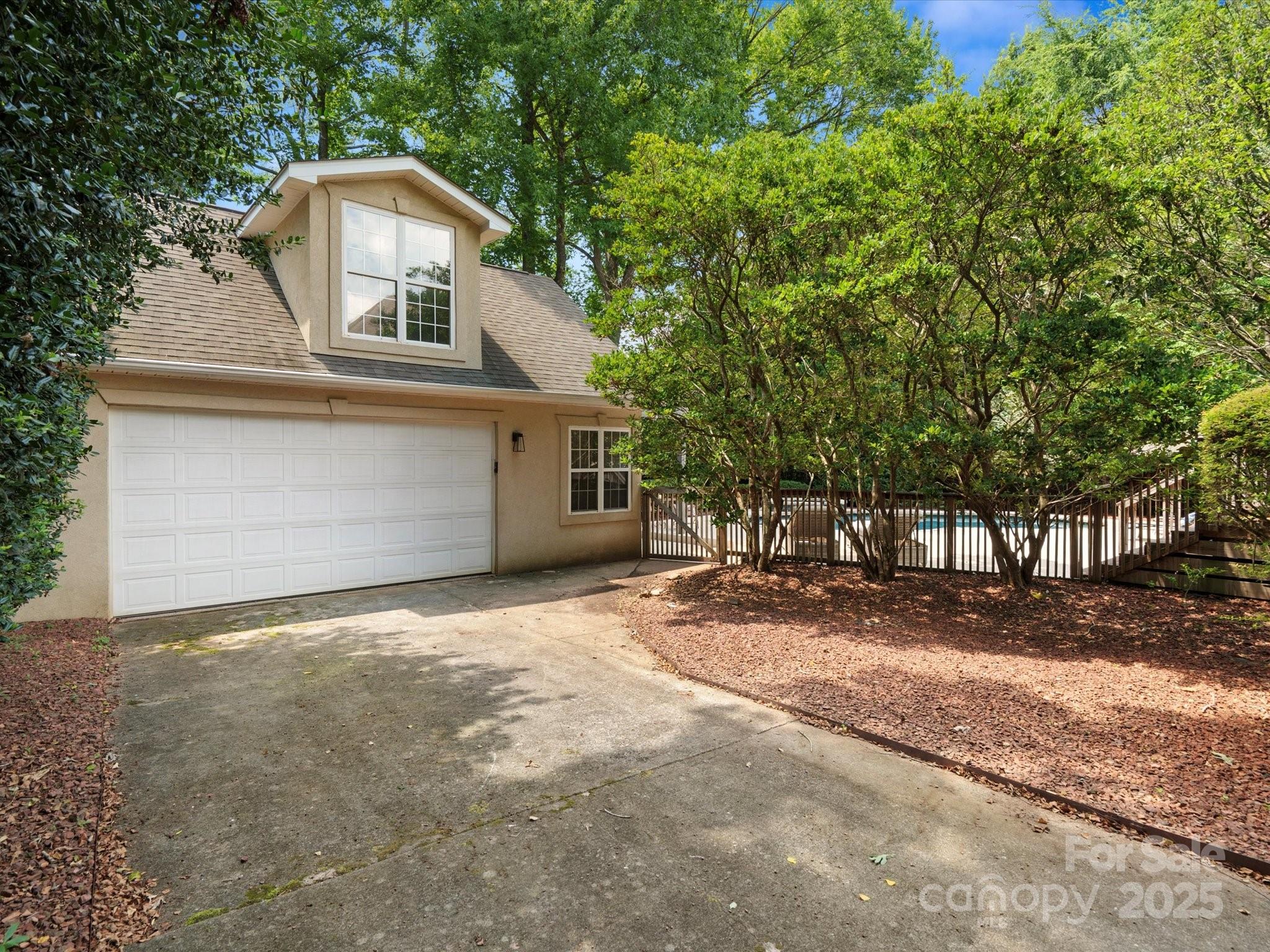 10300 Crestwood Drive Property Photo 42