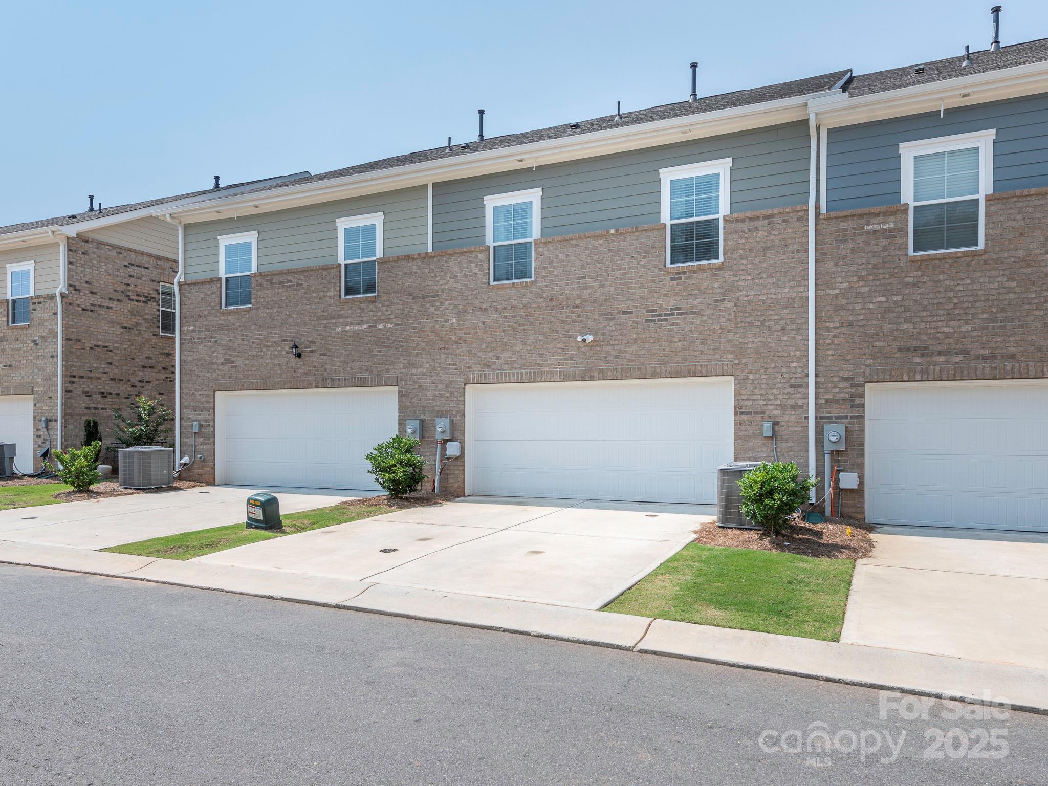 5432 Kinsbridge Drive Property Photo 10