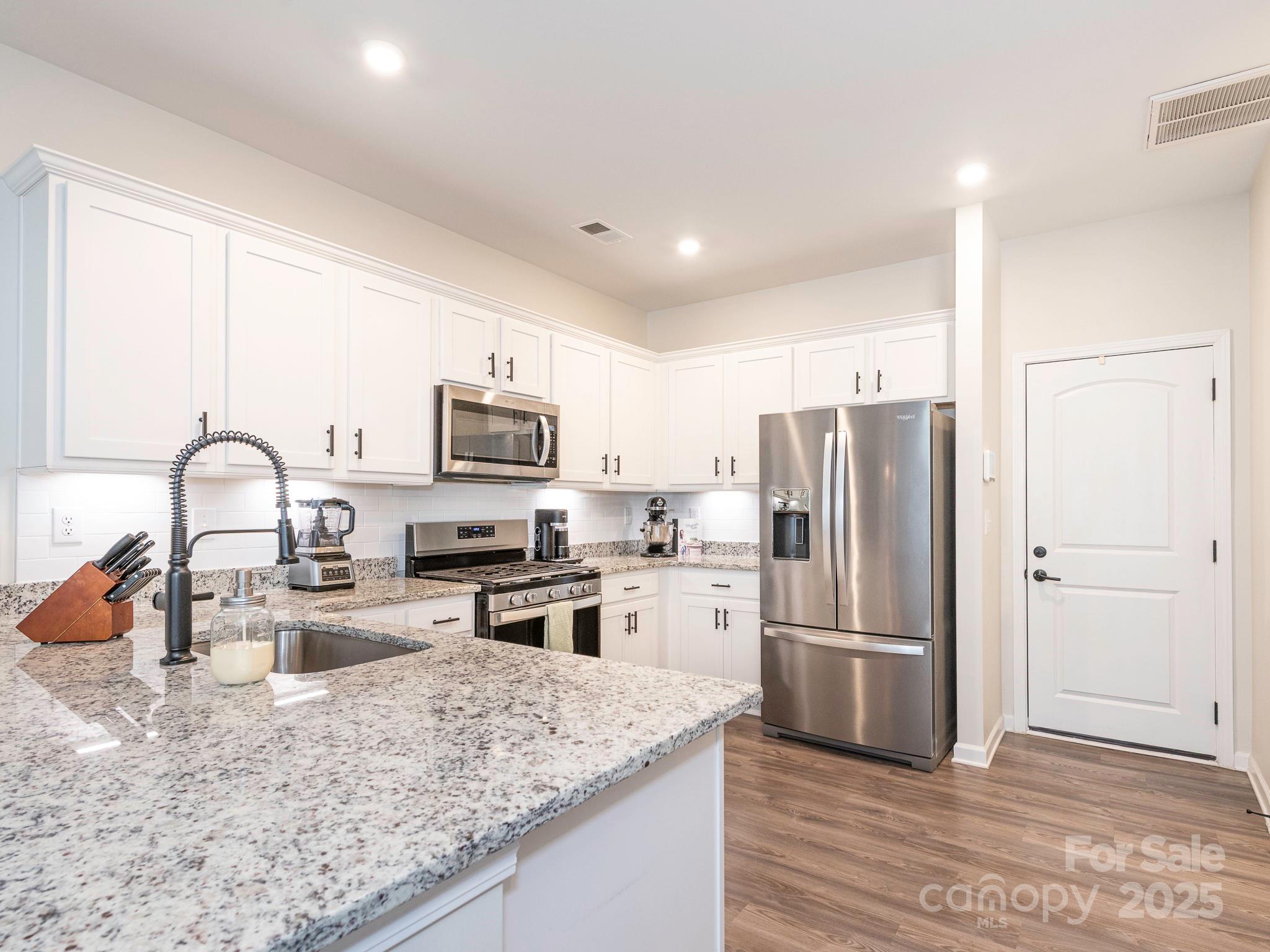 5432 Kinsbridge Drive Property Photo 18