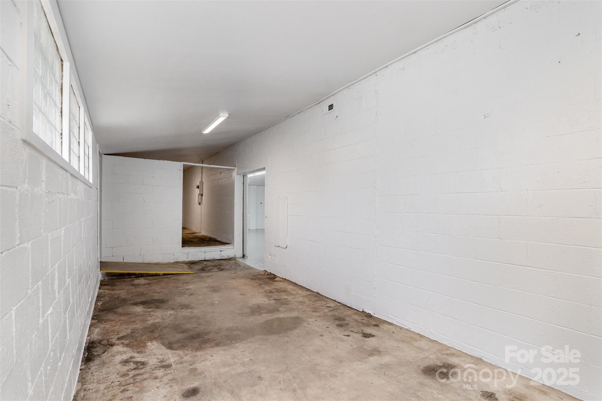 1911 E Ozark Avenue Property Photo 11