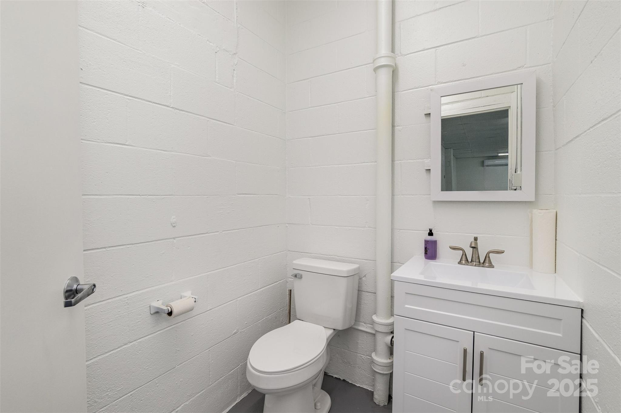 1911 E Ozark Avenue Property Photo 12