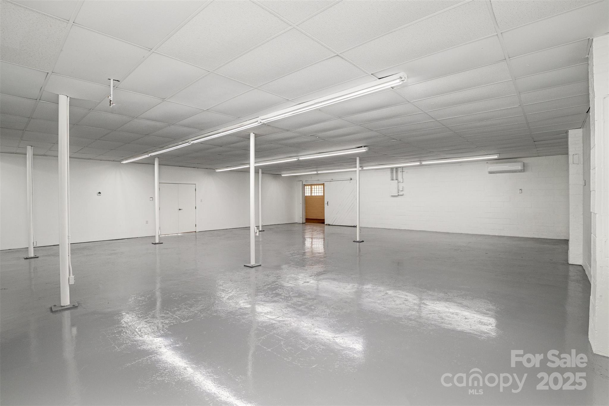 1911 E Ozark Avenue Property Photo 14