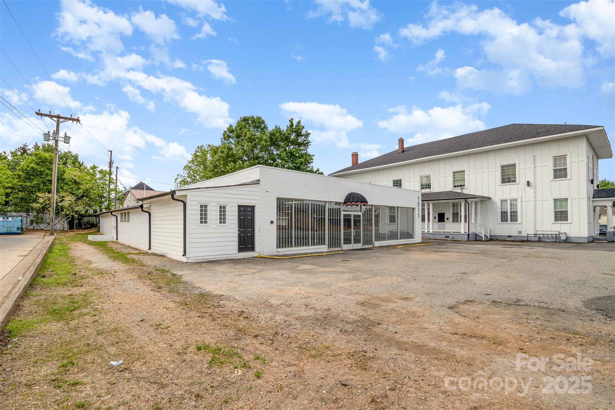 1911 E Ozark Avenue Property Photo 15