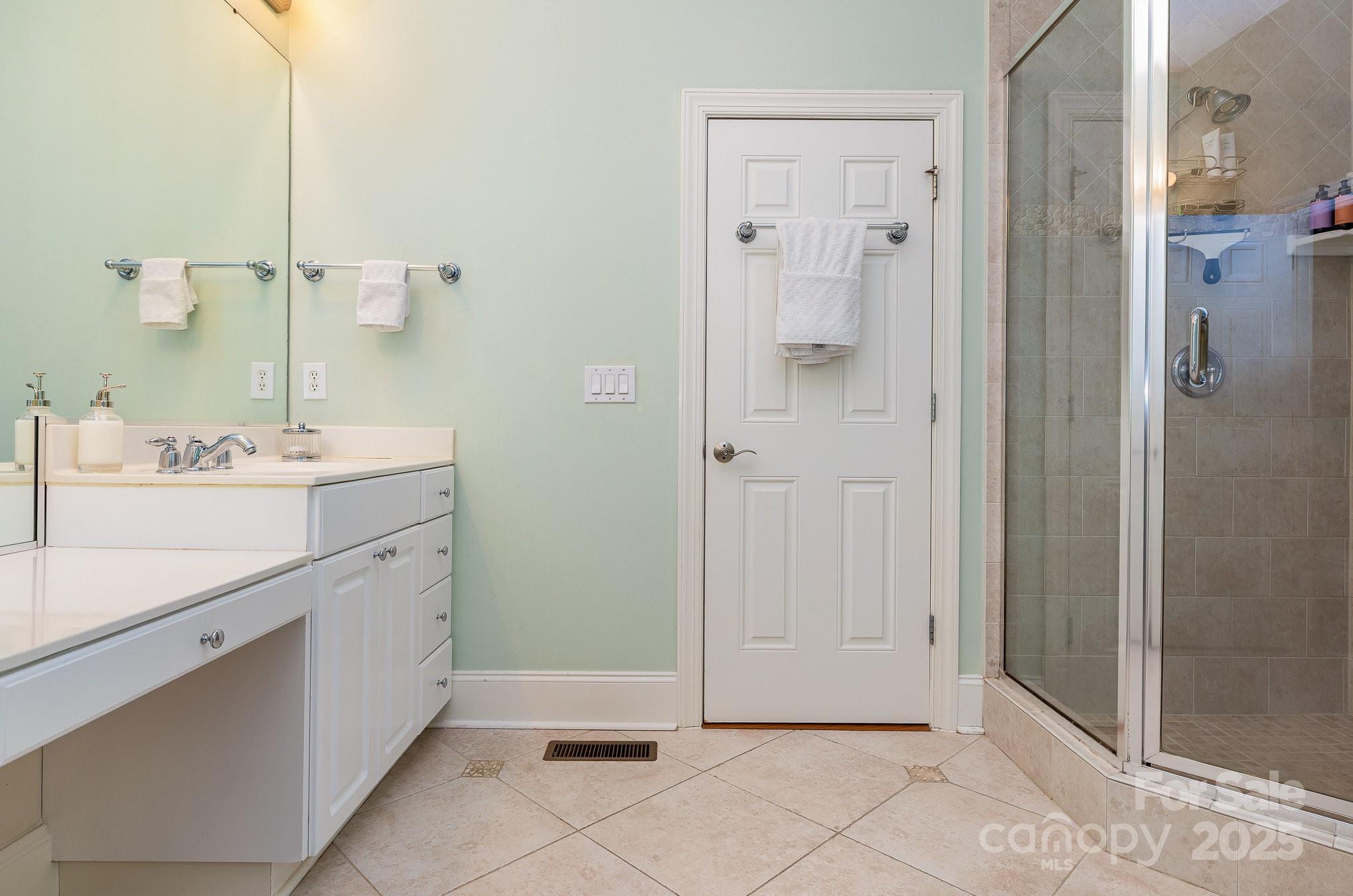 9210 Ginhouse Lane Property Photo 16