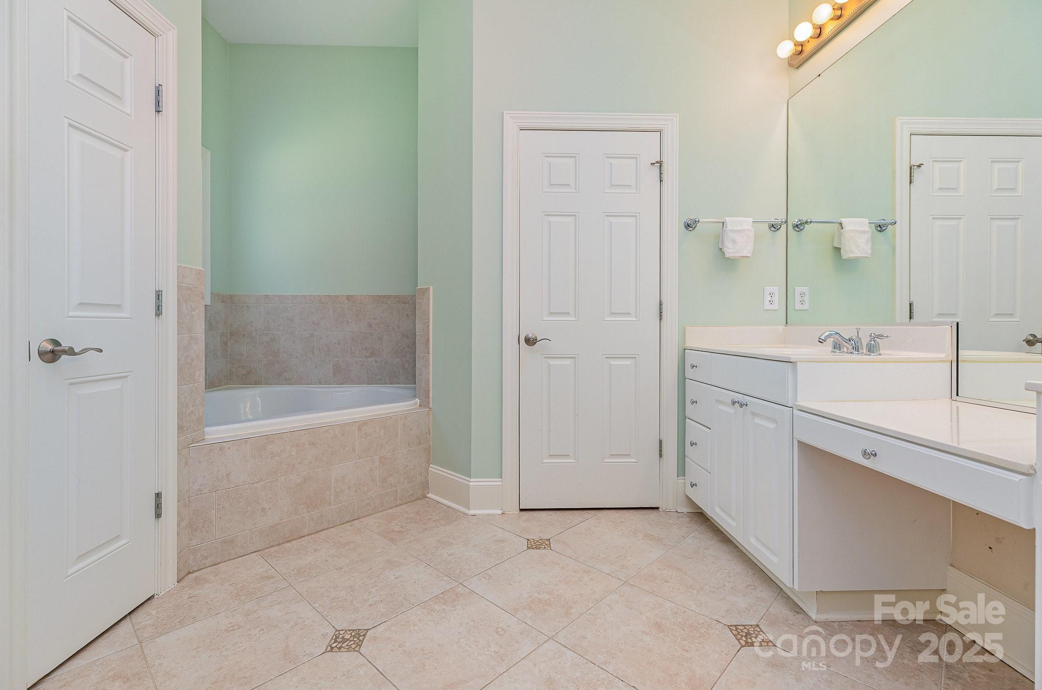 9210 Ginhouse Lane Property Photo 17