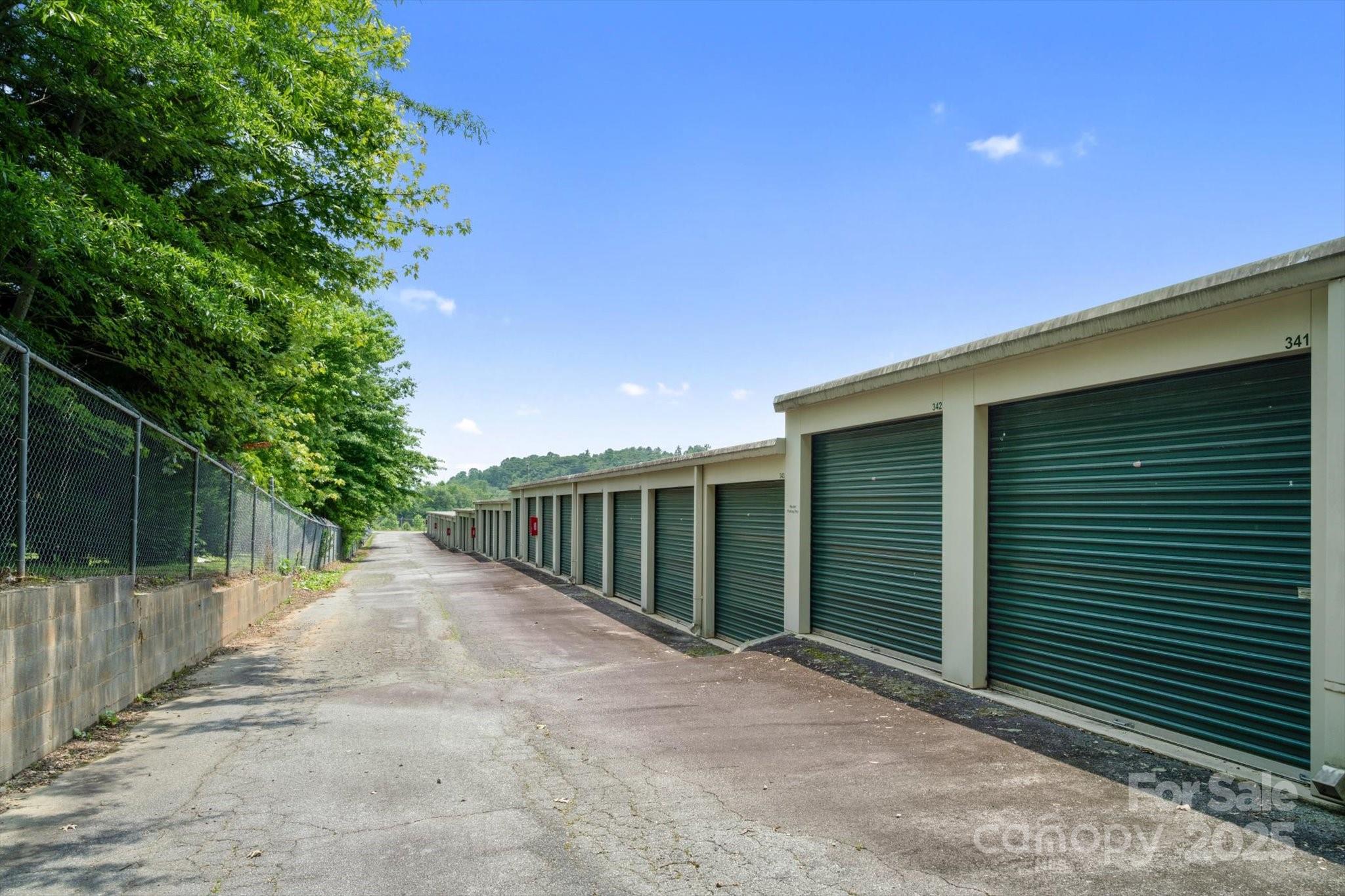 6185 Hendersonville Highway Property Photo 6