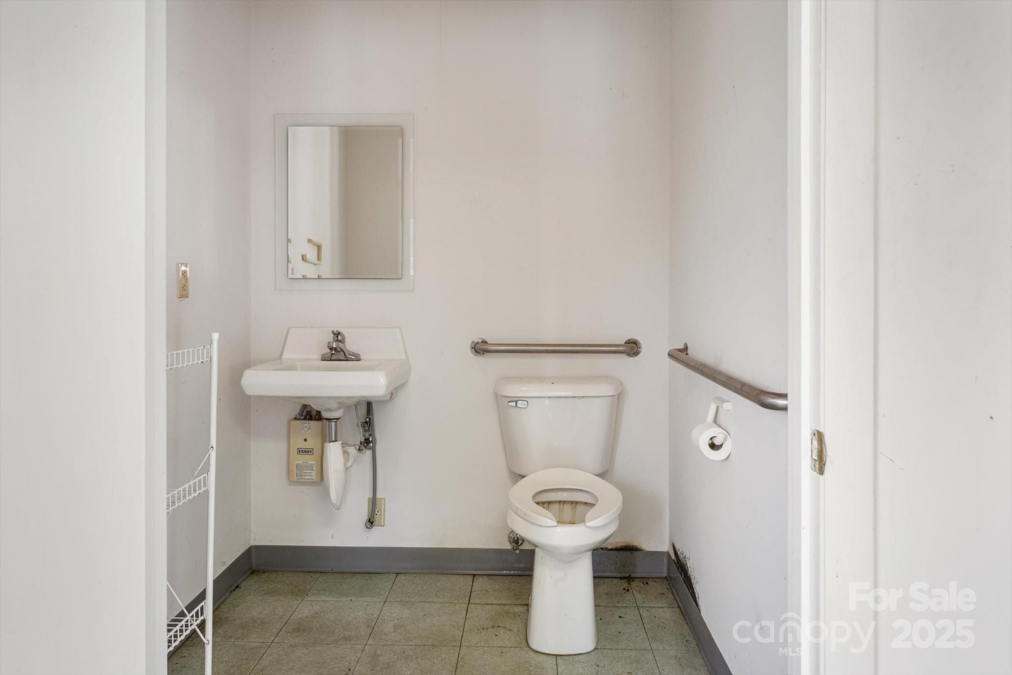 6185 Hendersonville Highway Property Photo 18