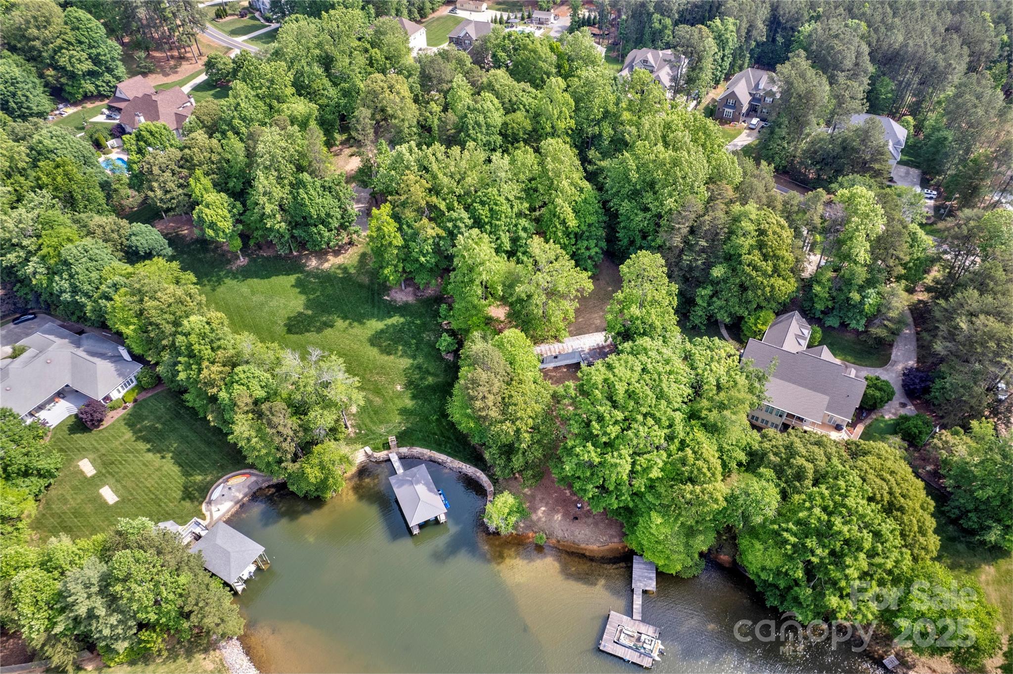 669 Kenway Loop Property Photo 3