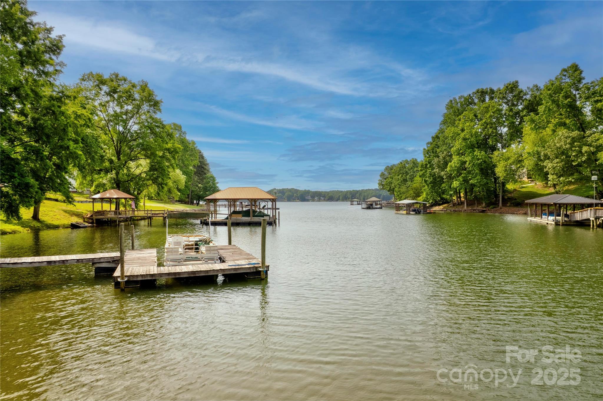 669 Kenway Loop Property Photo 6