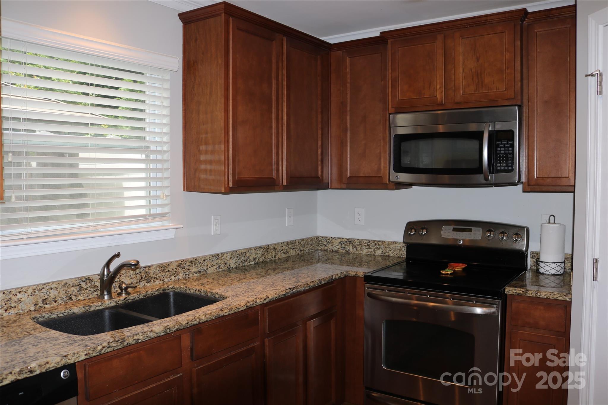 10726 Greenhead View Road Property Photo 8