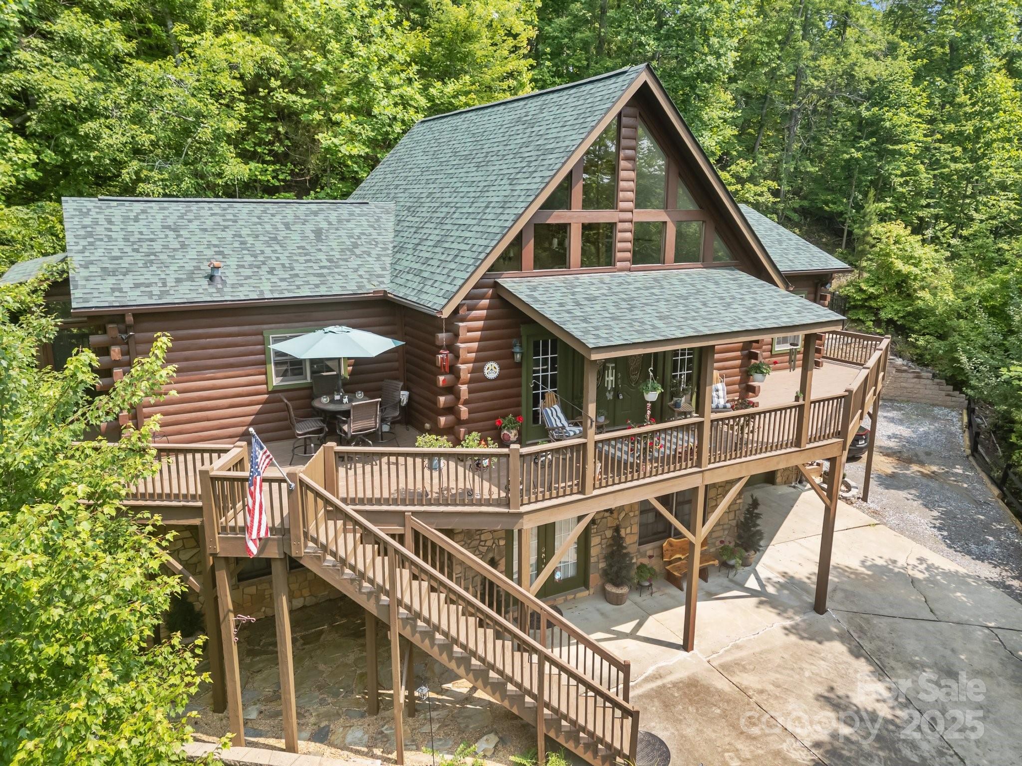 158 Raven Boulevard Property Photo 3