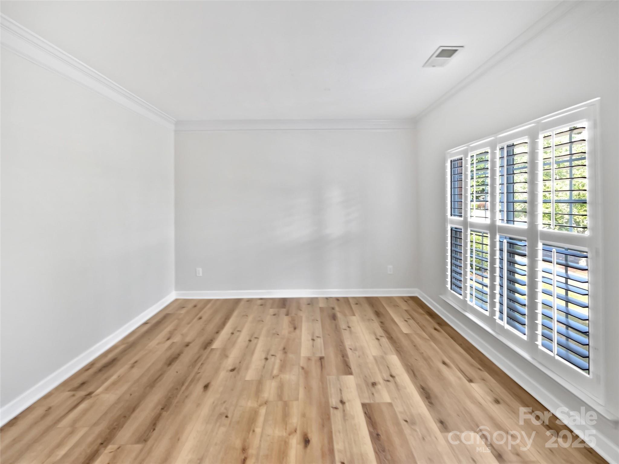 1090 Mclaren Drive Property Photo 3