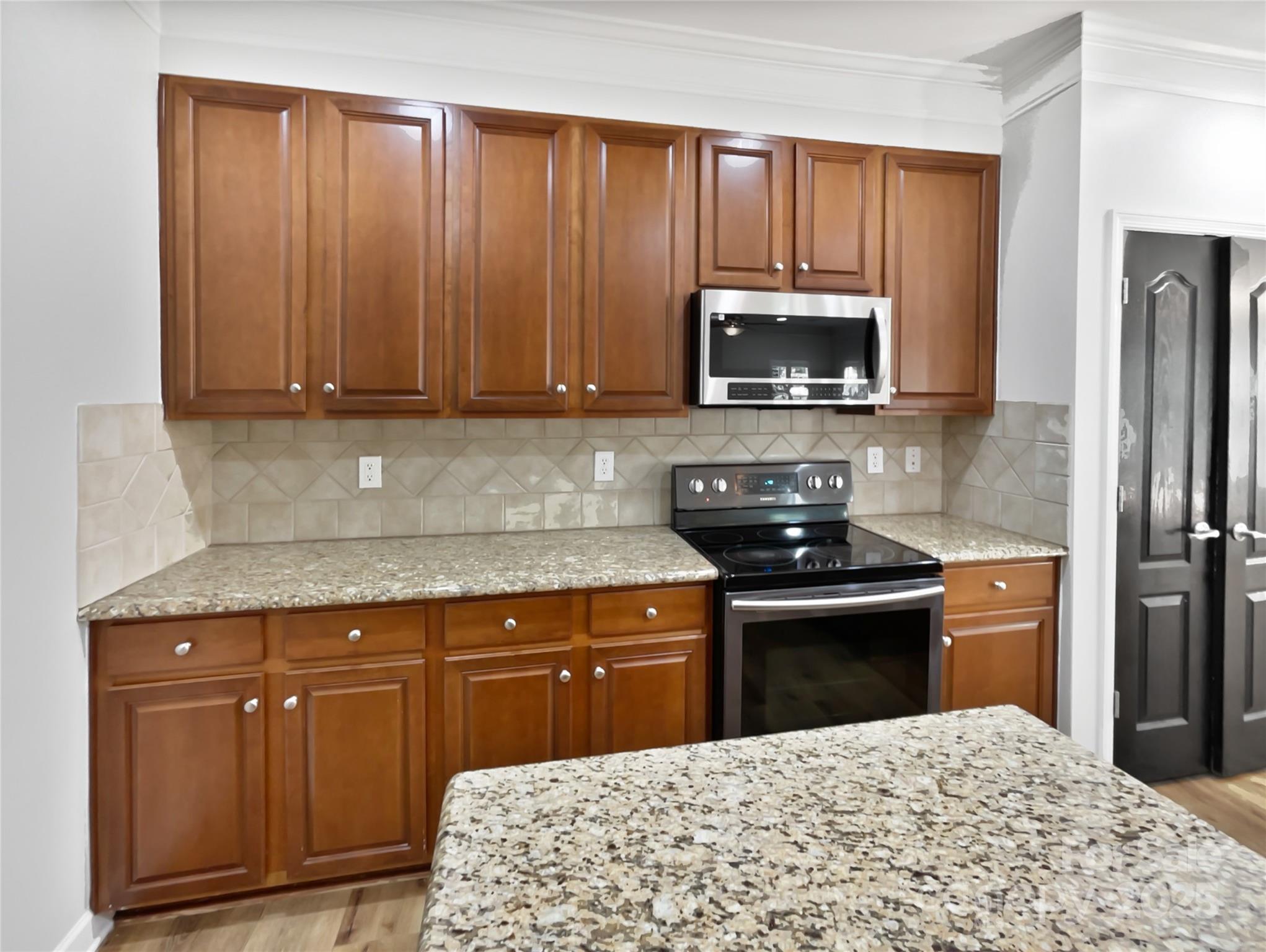 1090 Mclaren Drive Property Photo 6