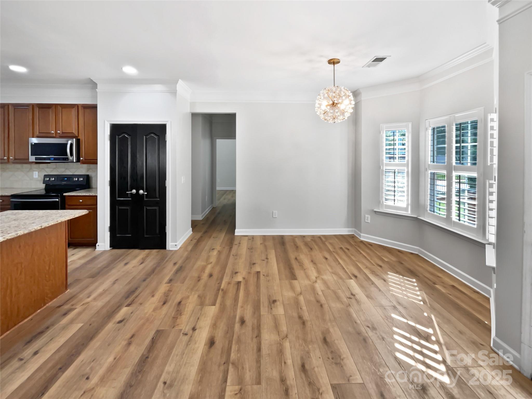 1090 Mclaren Drive Property Photo 15