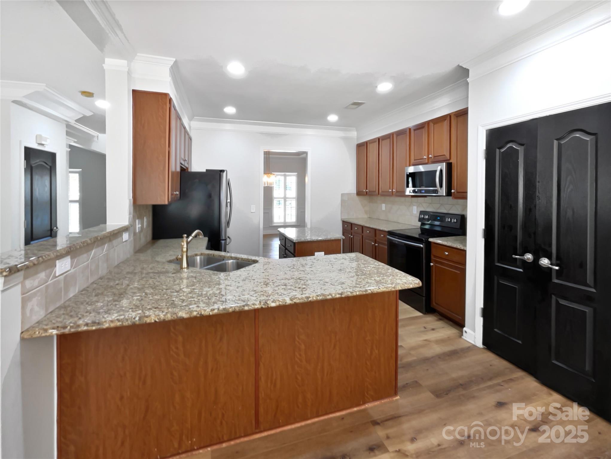 1090 Mclaren Drive Property Photo 16