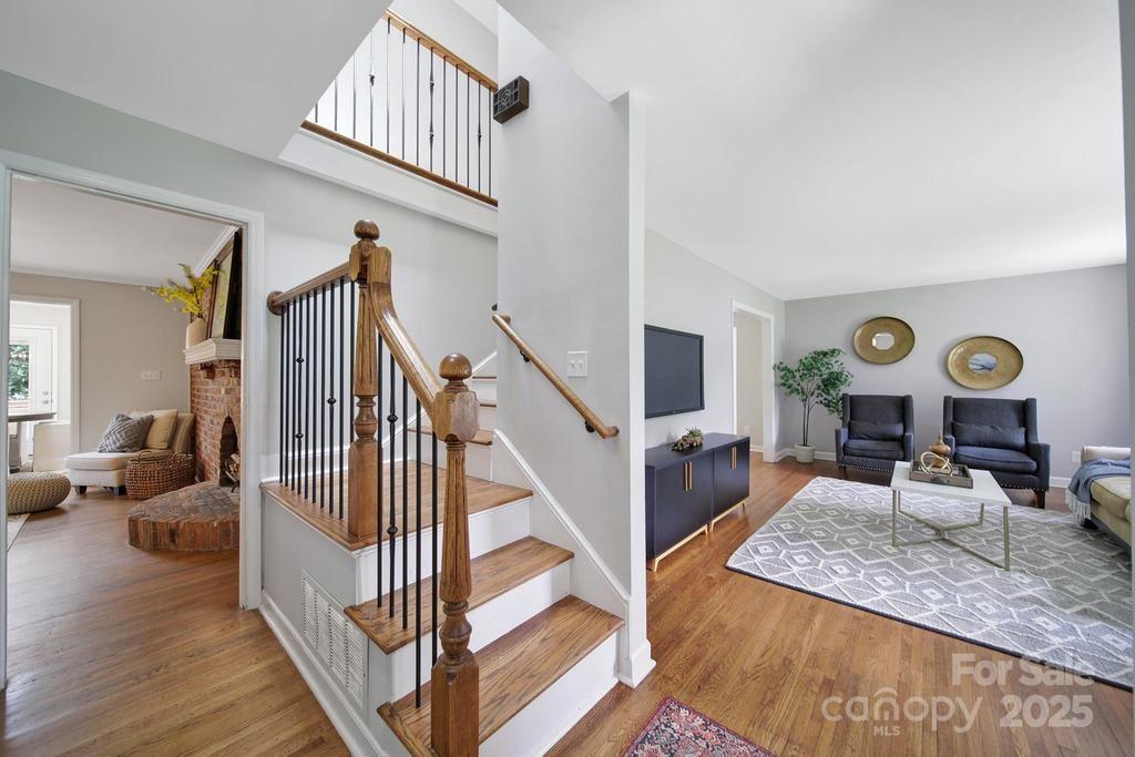 3800 Lovett Circle Property Photo 2