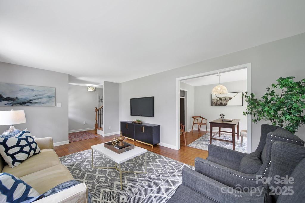 3800 Lovett Circle Property Photo 4