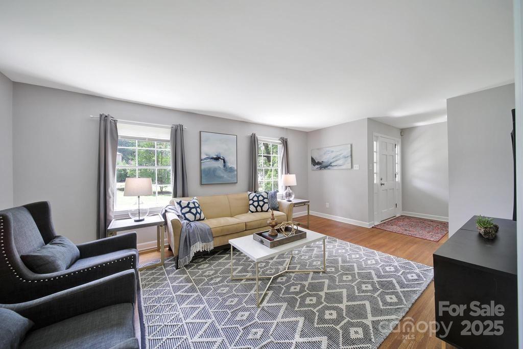 3800 Lovett Circle Property Photo 5