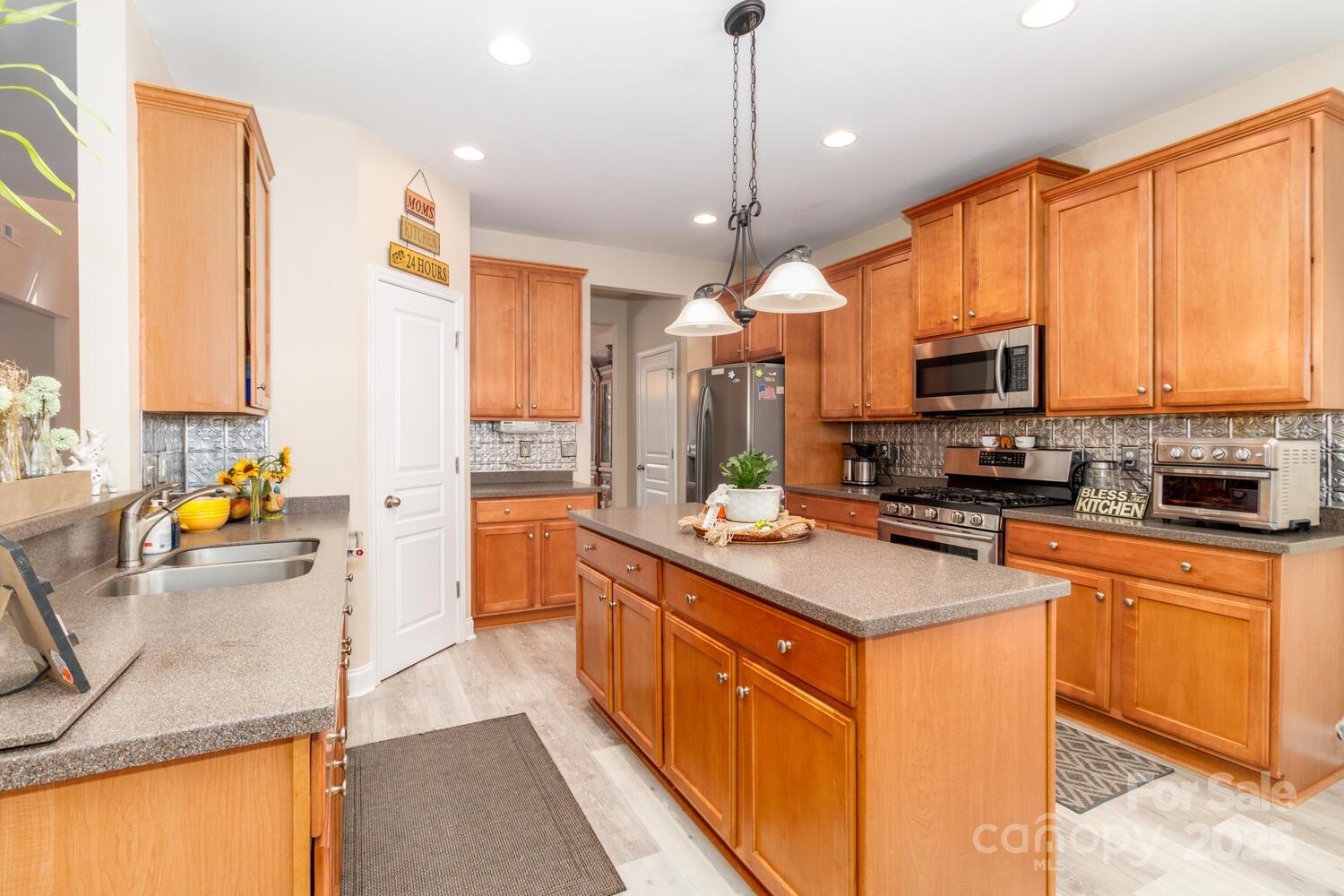 1006 Apogee Drive Property Photo 13