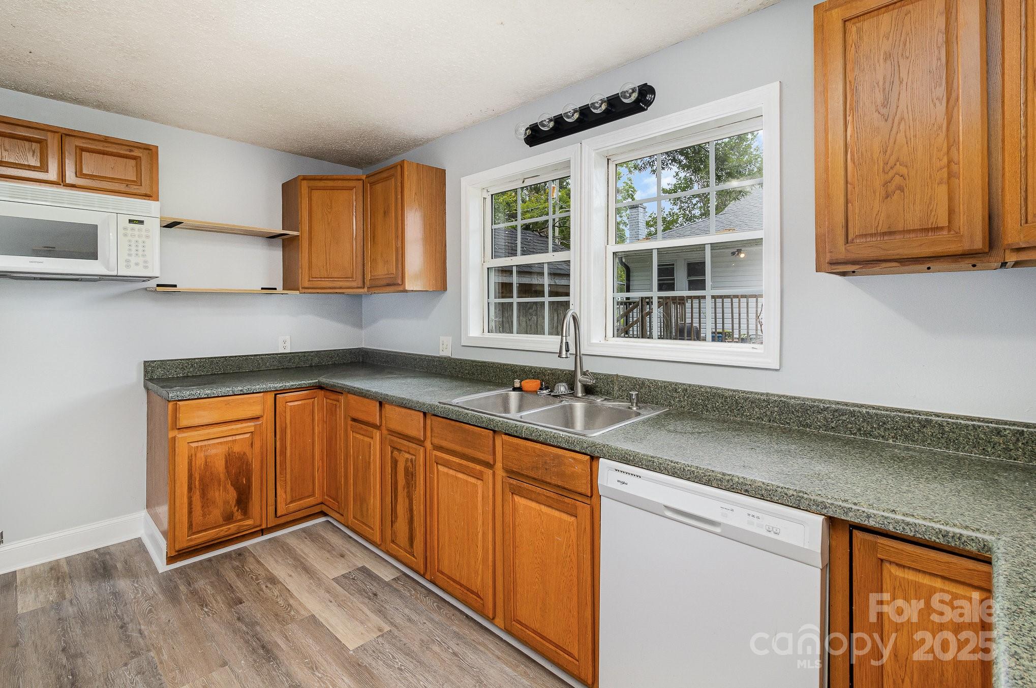 403 Weaver Street Property Photo 3
