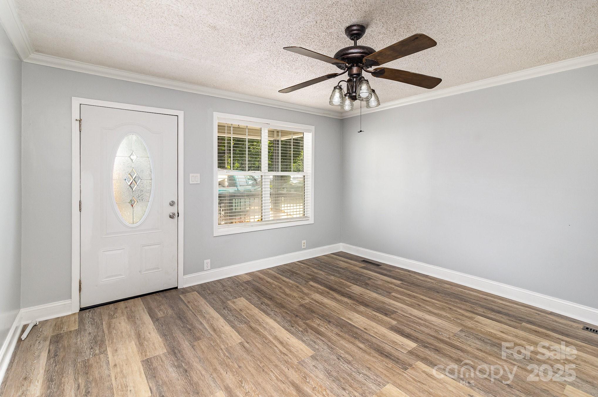 403 Weaver Street Property Photo 5