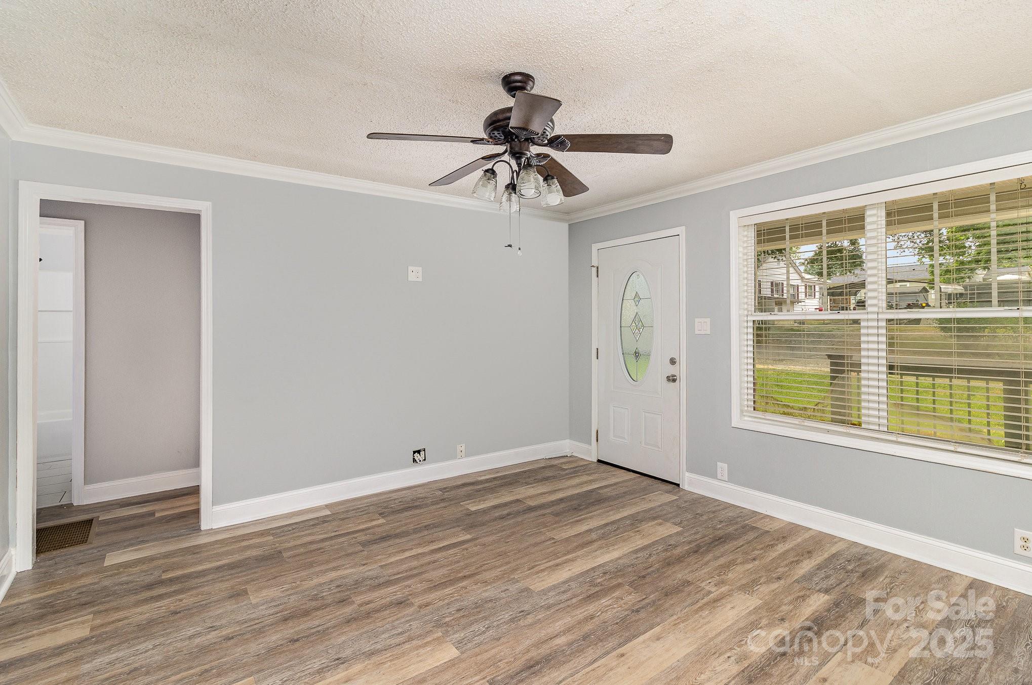 403 Weaver Street Property Photo 6