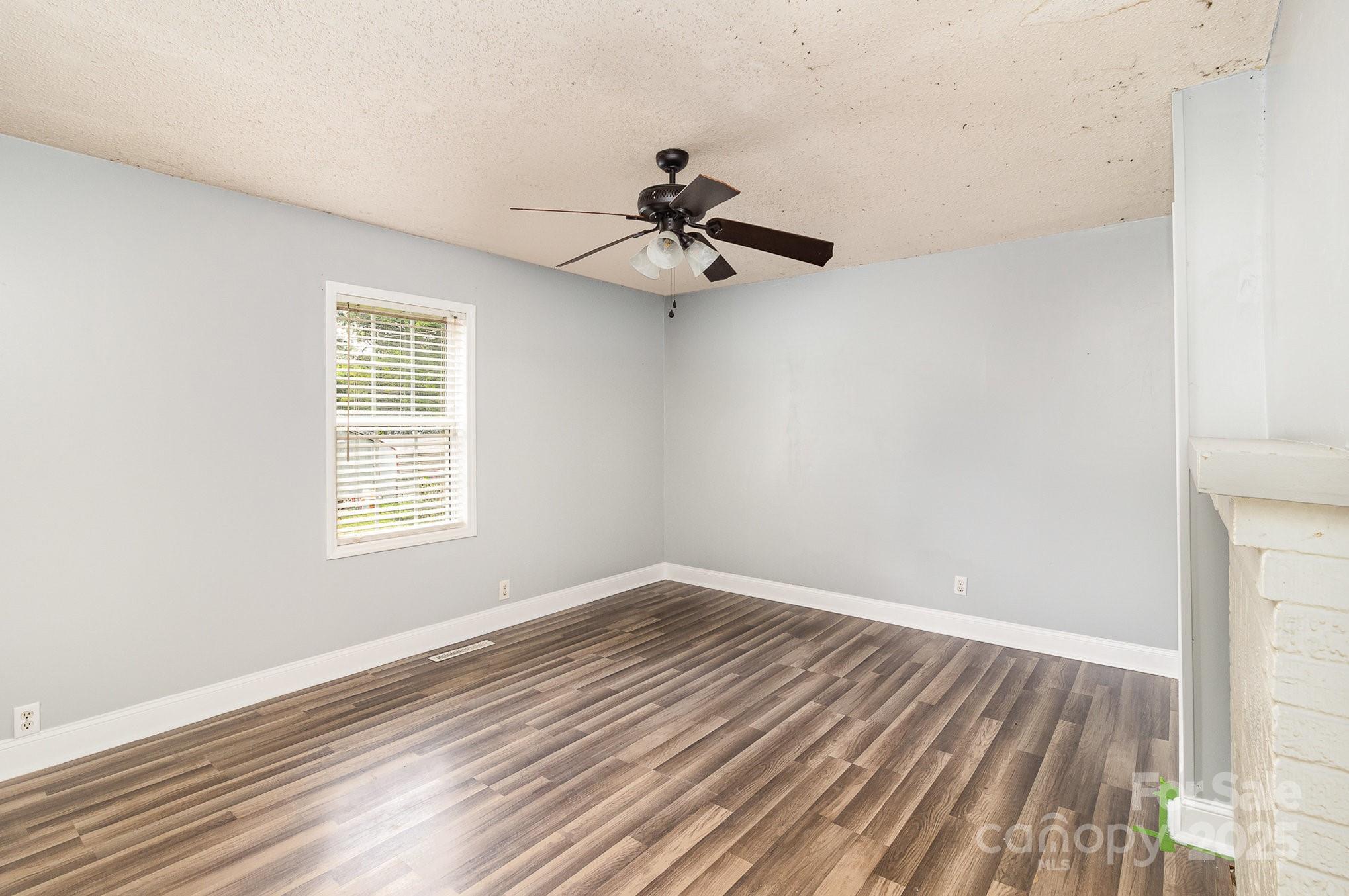 403 Weaver Street Property Photo 11