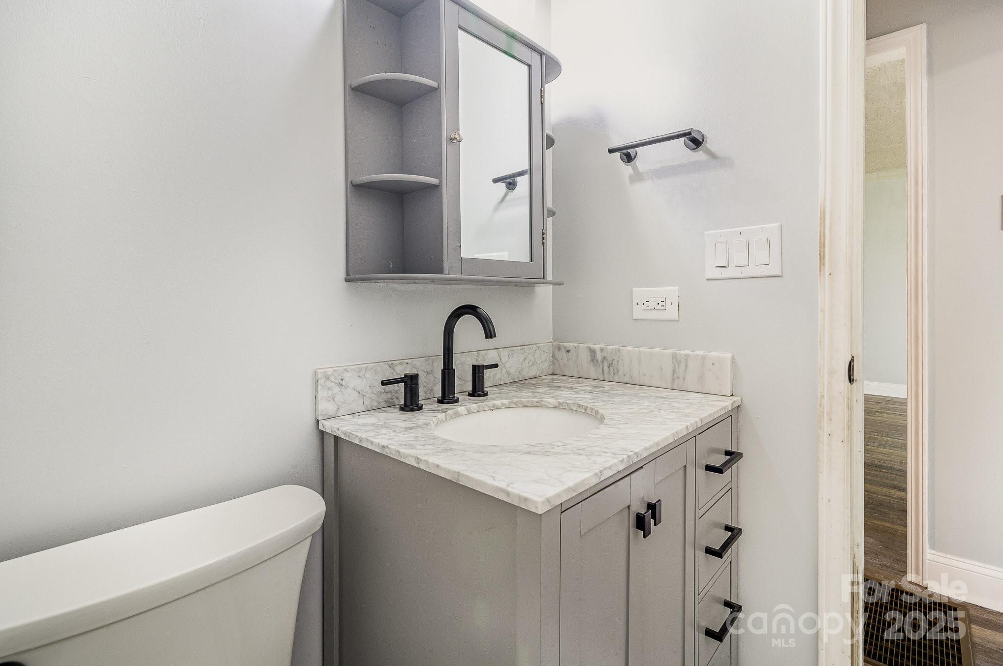 403 Weaver Street Property Photo 12