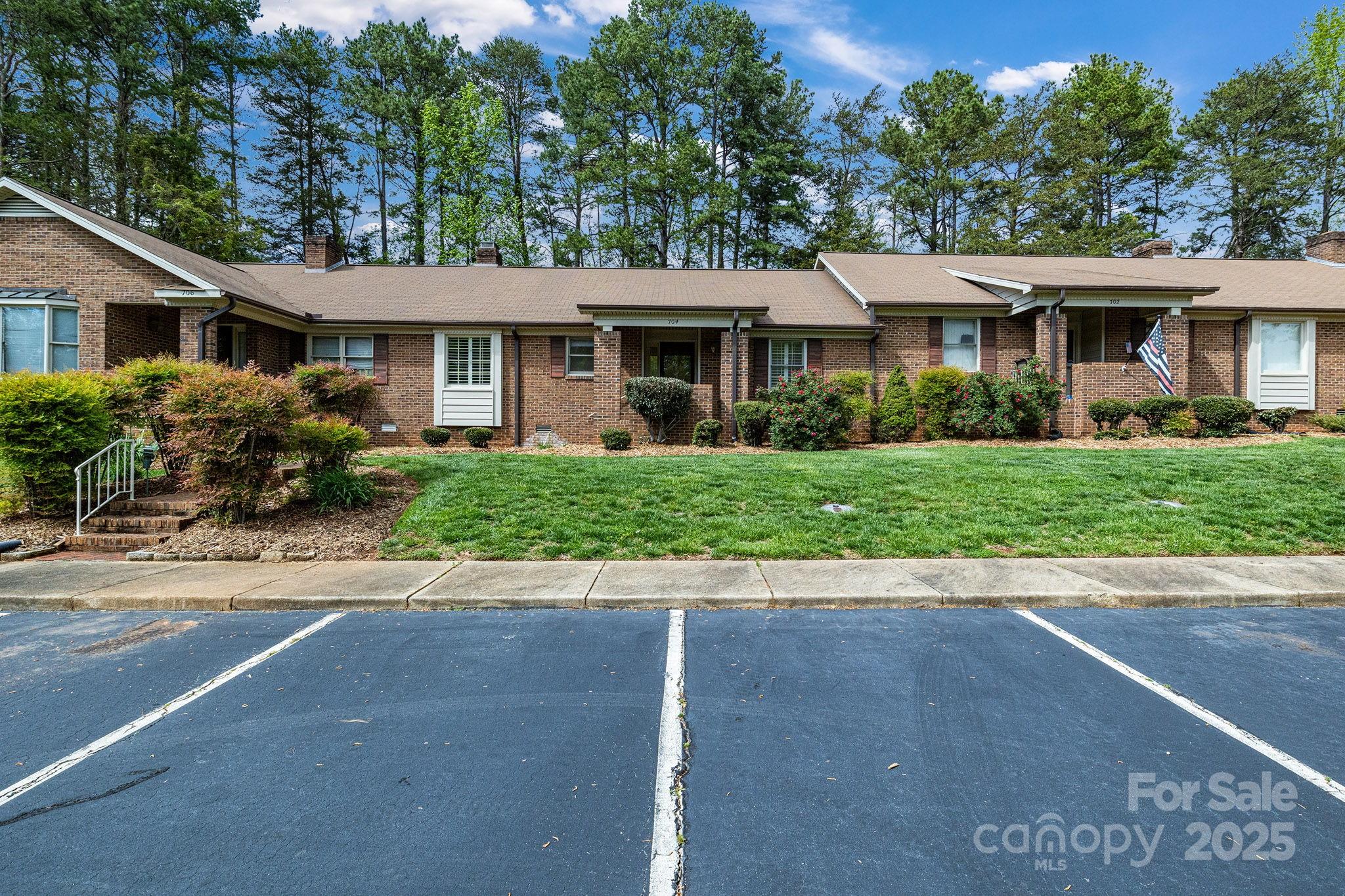 704 Colby Circle Property Photo 3