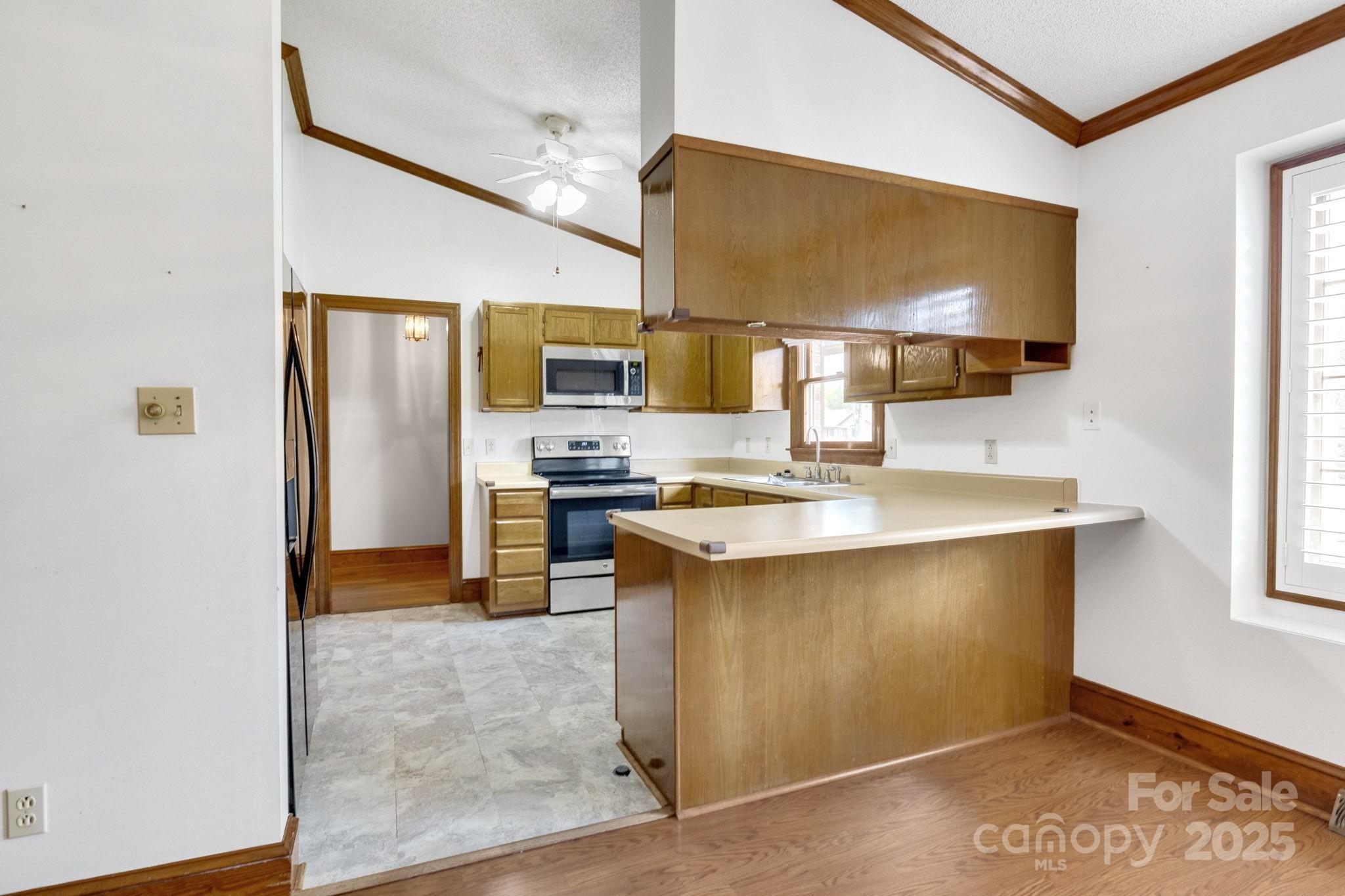 704 Colby Circle Property Photo 5