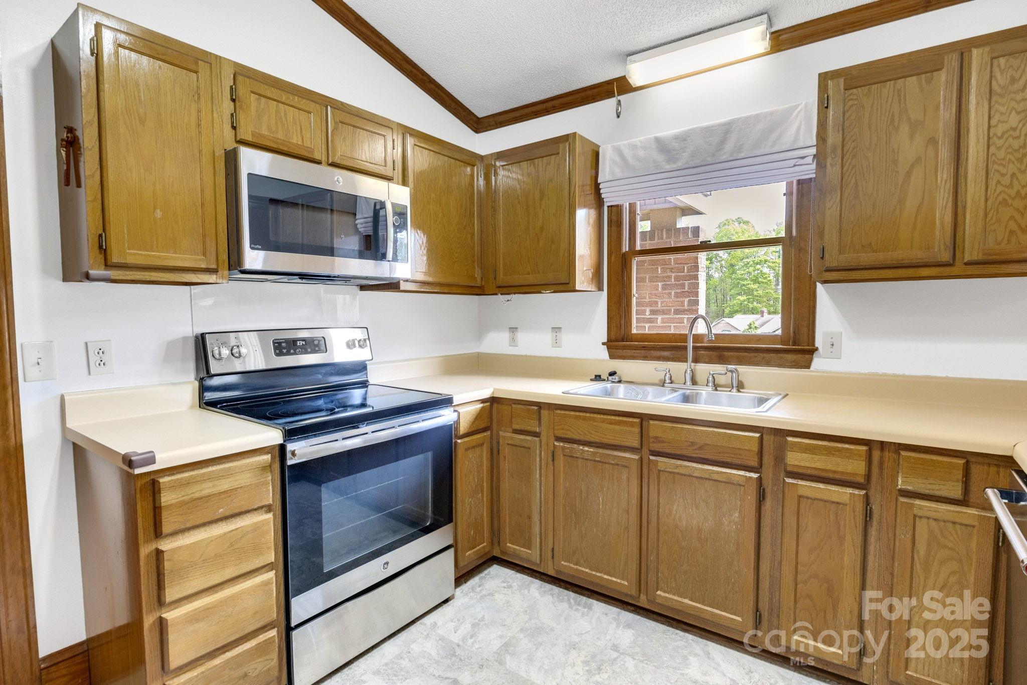 704 Colby Circle Property Photo 7