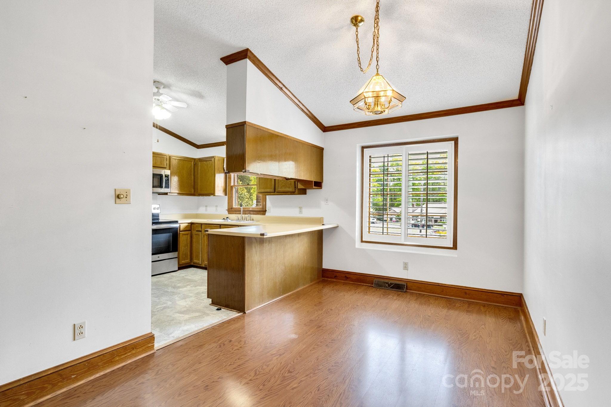 704 Colby Circle Property Photo 8