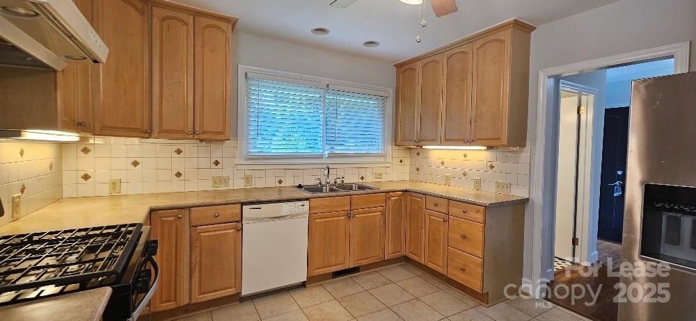 513 Webster Place Property Photo 4