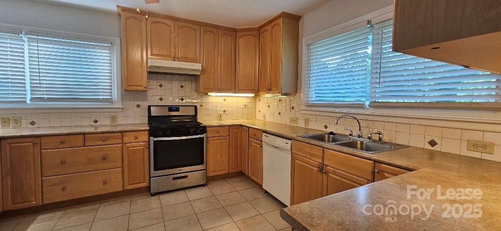 513 Webster Place Property Photo 5