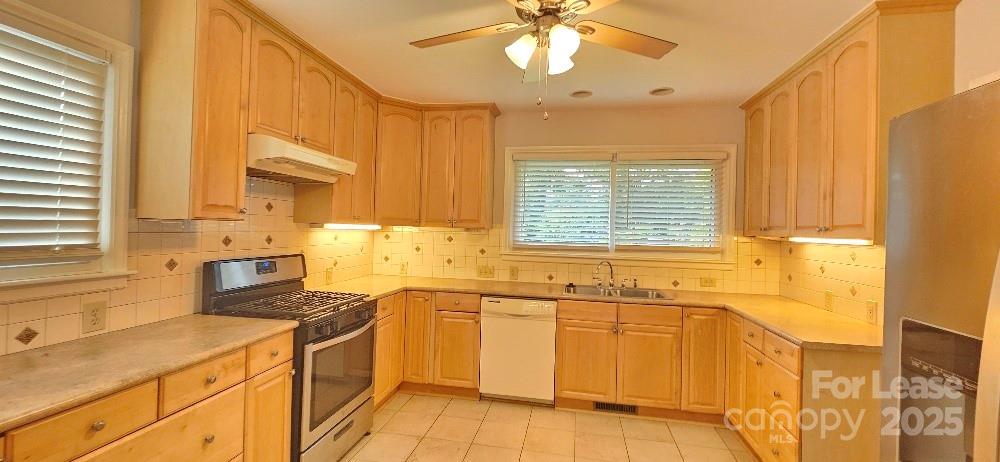 513 Webster Place Property Photo 7