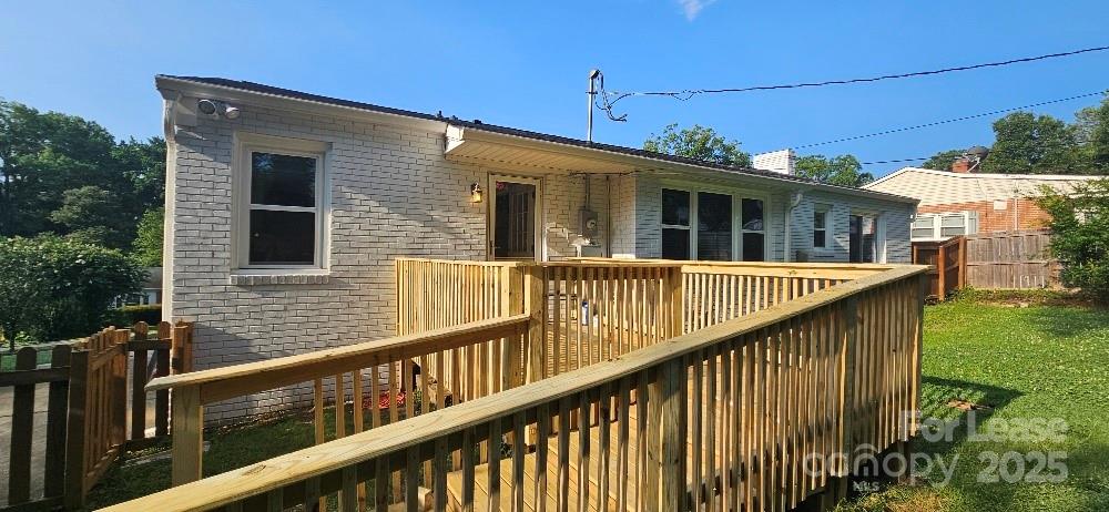 513 Webster Place Property Photo 28