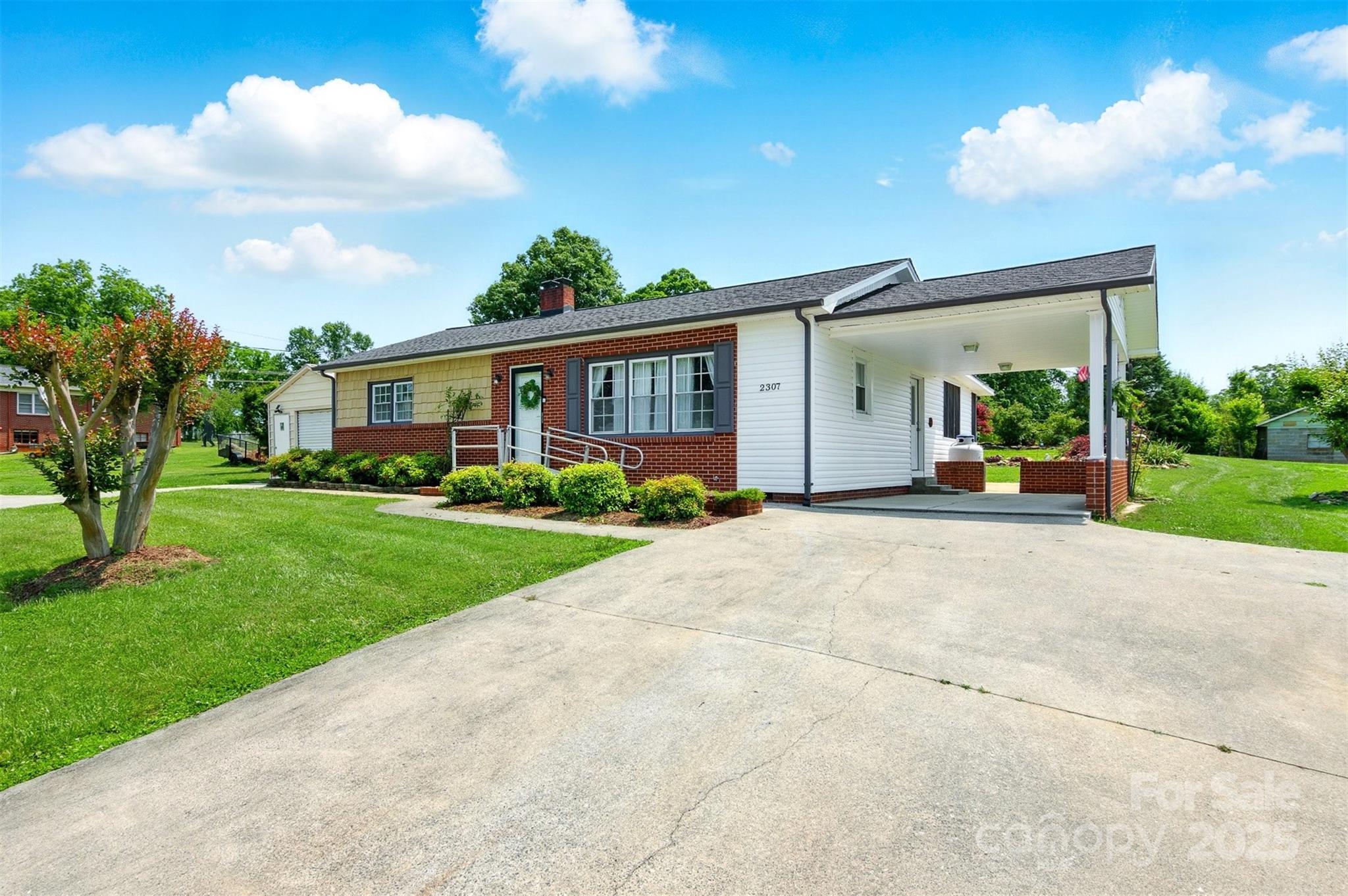 2307 Maywood Street Property Photo 1
