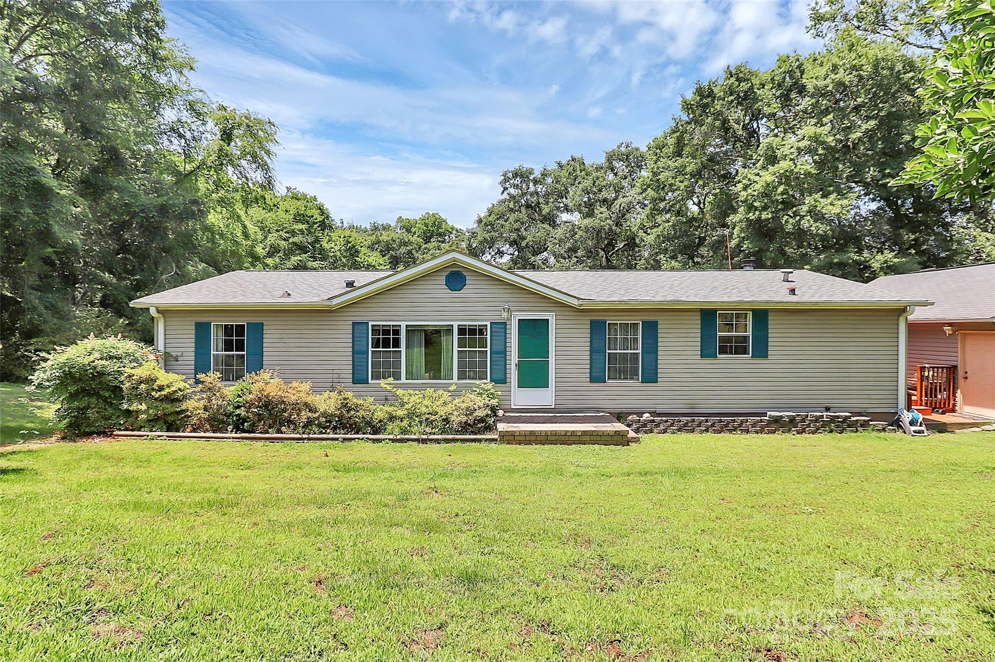 4104 Pebblebrook Circle Property Photo 1