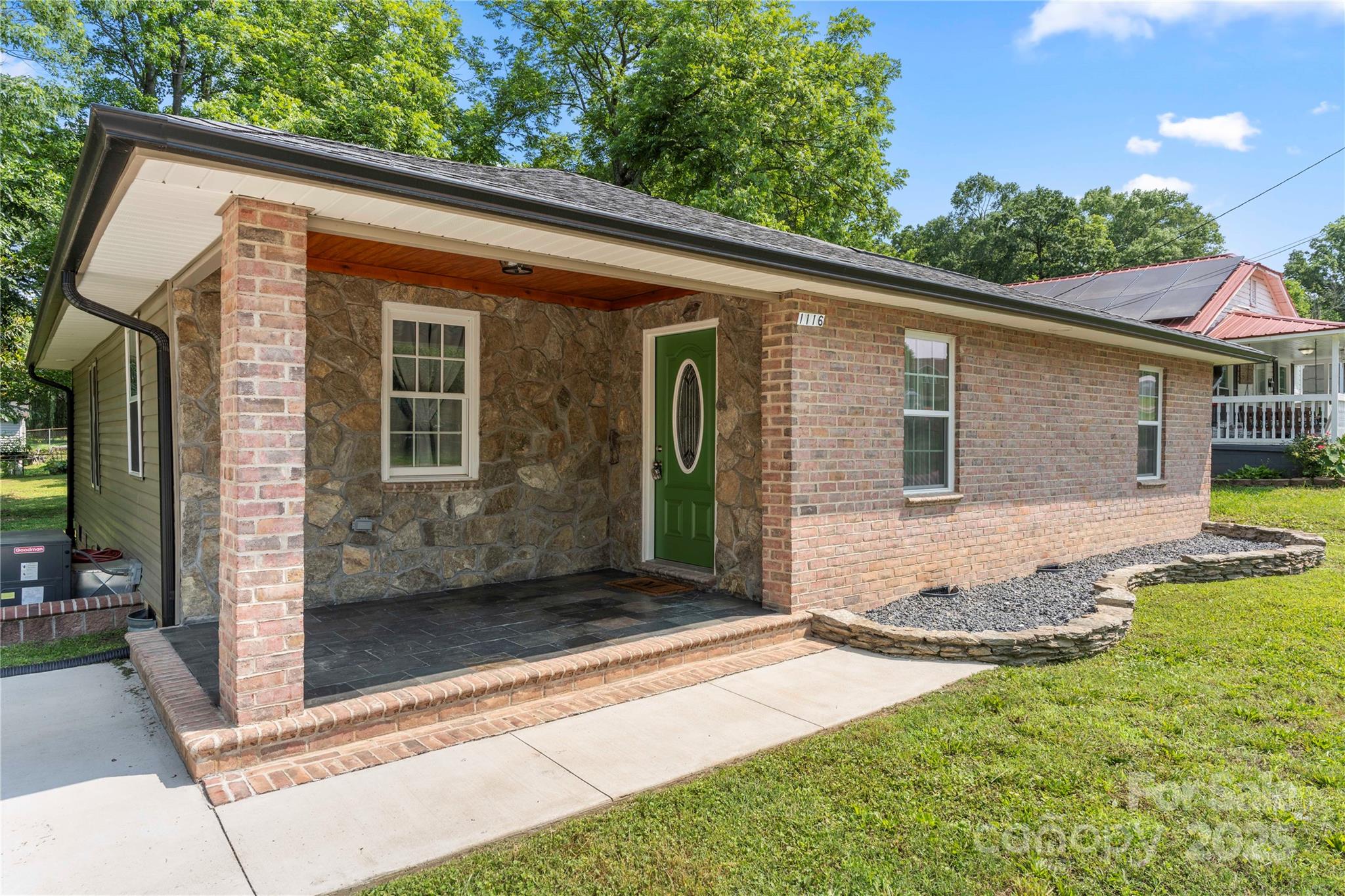 1116 S Juniper Street Property Photo 1