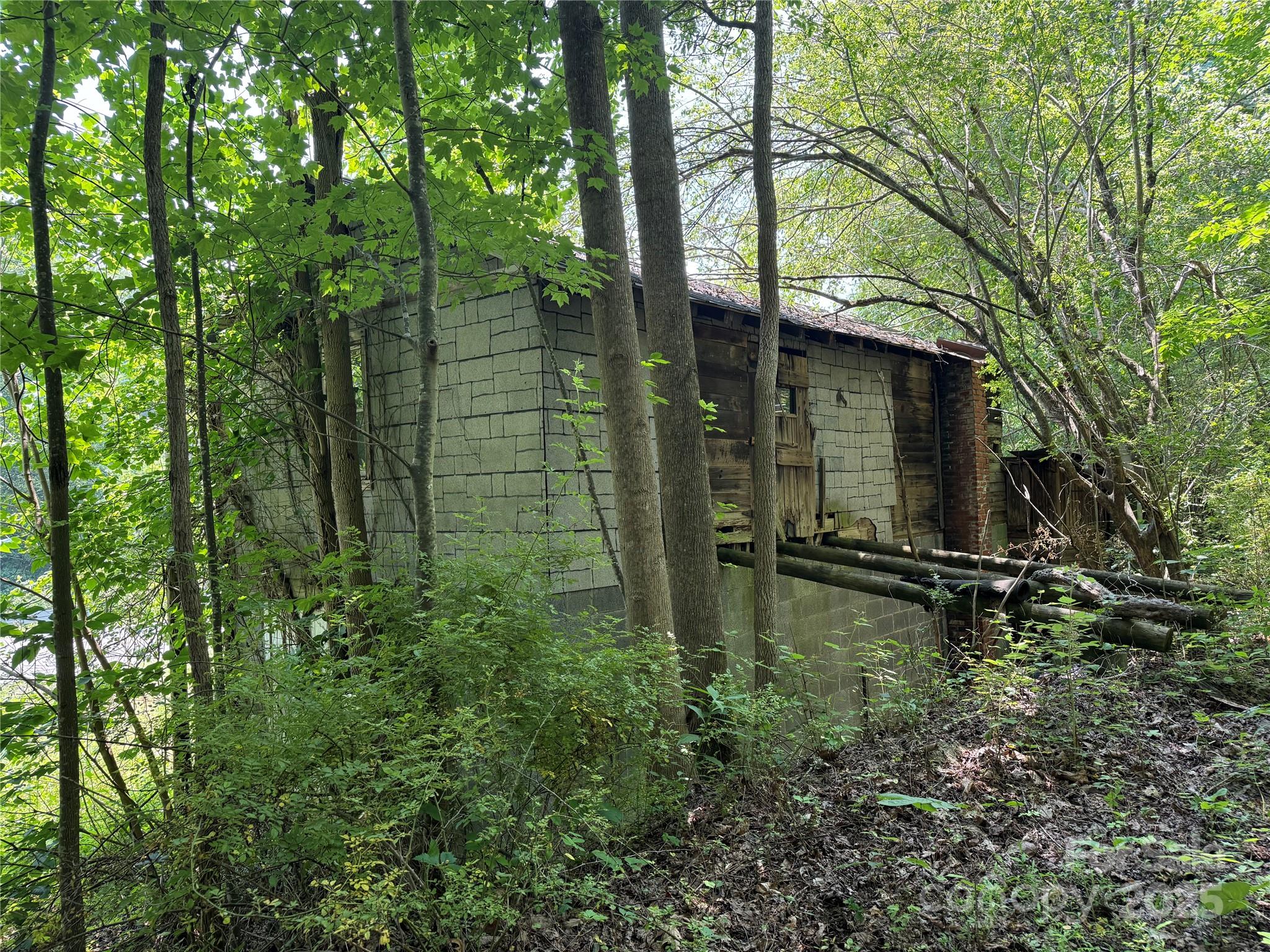 12055 Us 25-70 Highway Property Photo 9
