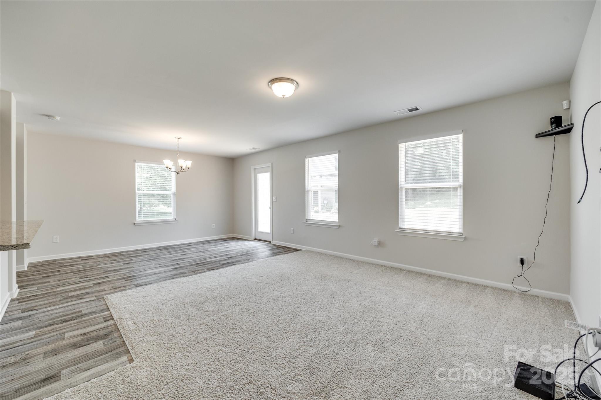 463 W Barr Street Property Photo 4