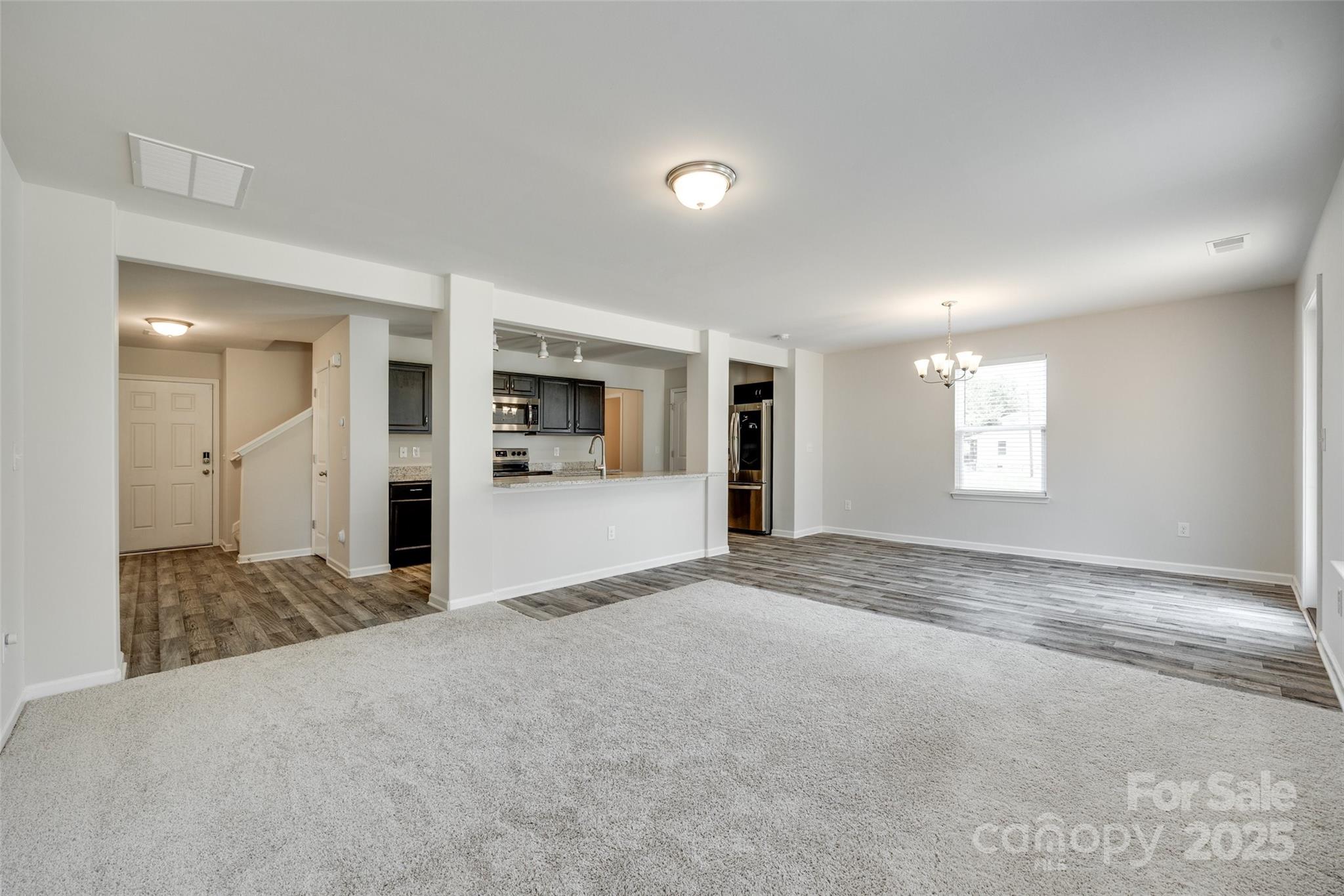 463 W Barr Street Property Photo 5