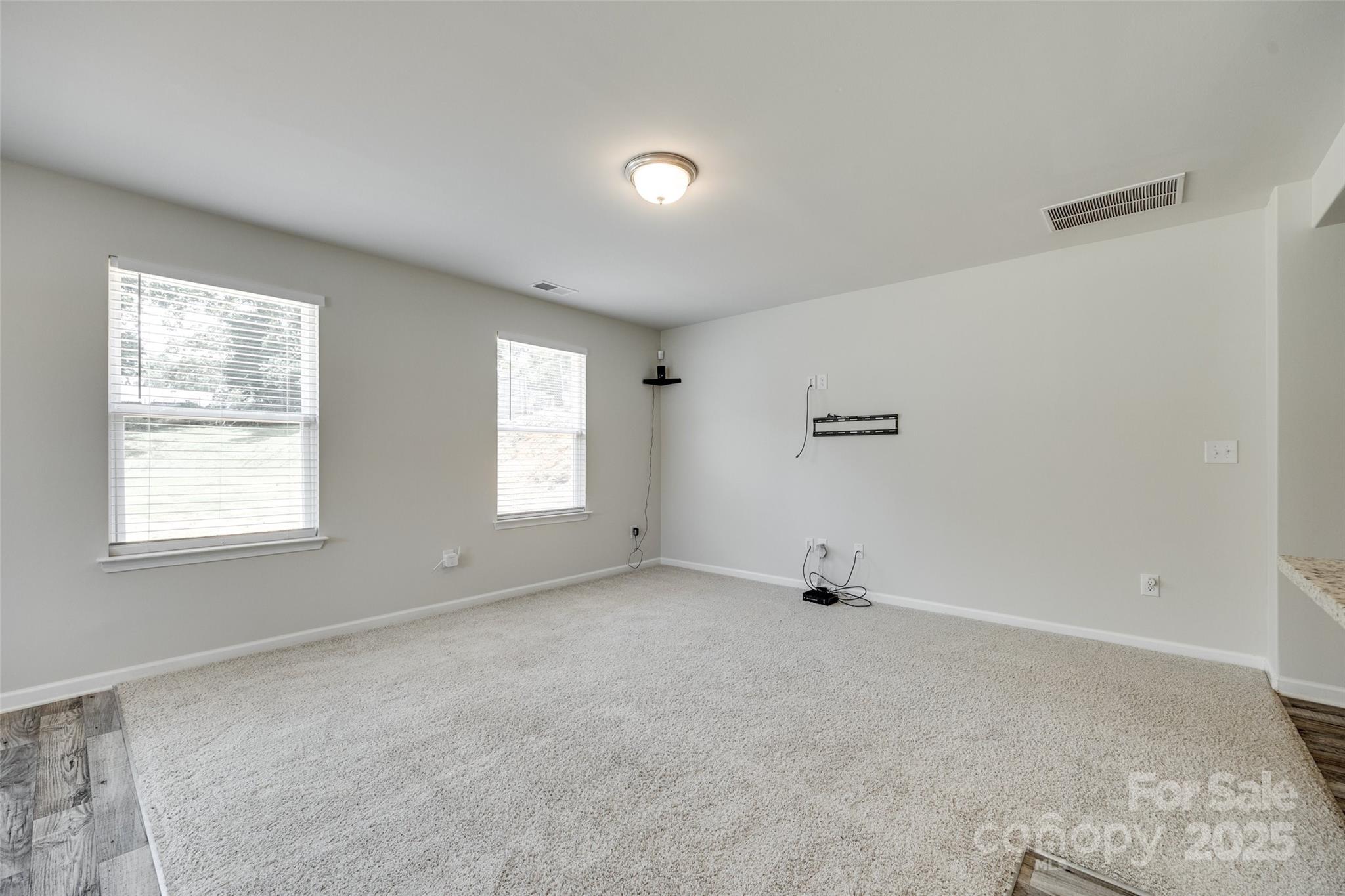 463 W Barr Street Property Photo 6