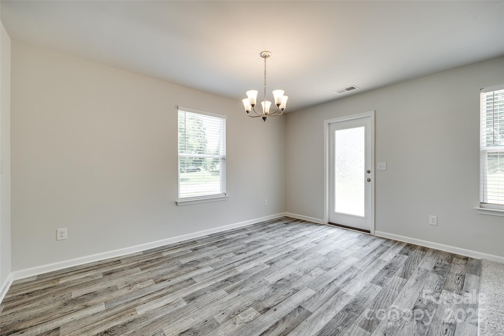 463 W Barr Street Property Photo 8