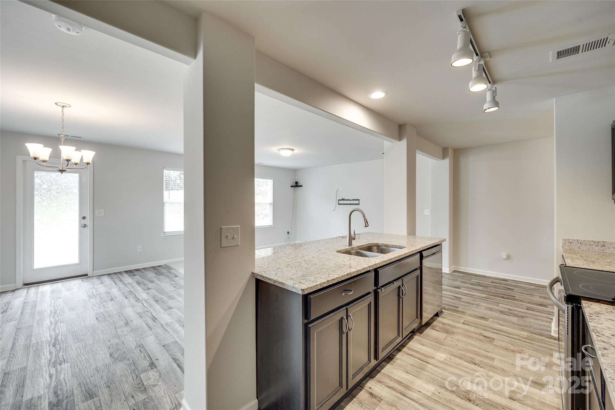 463 W Barr Street Property Photo 11