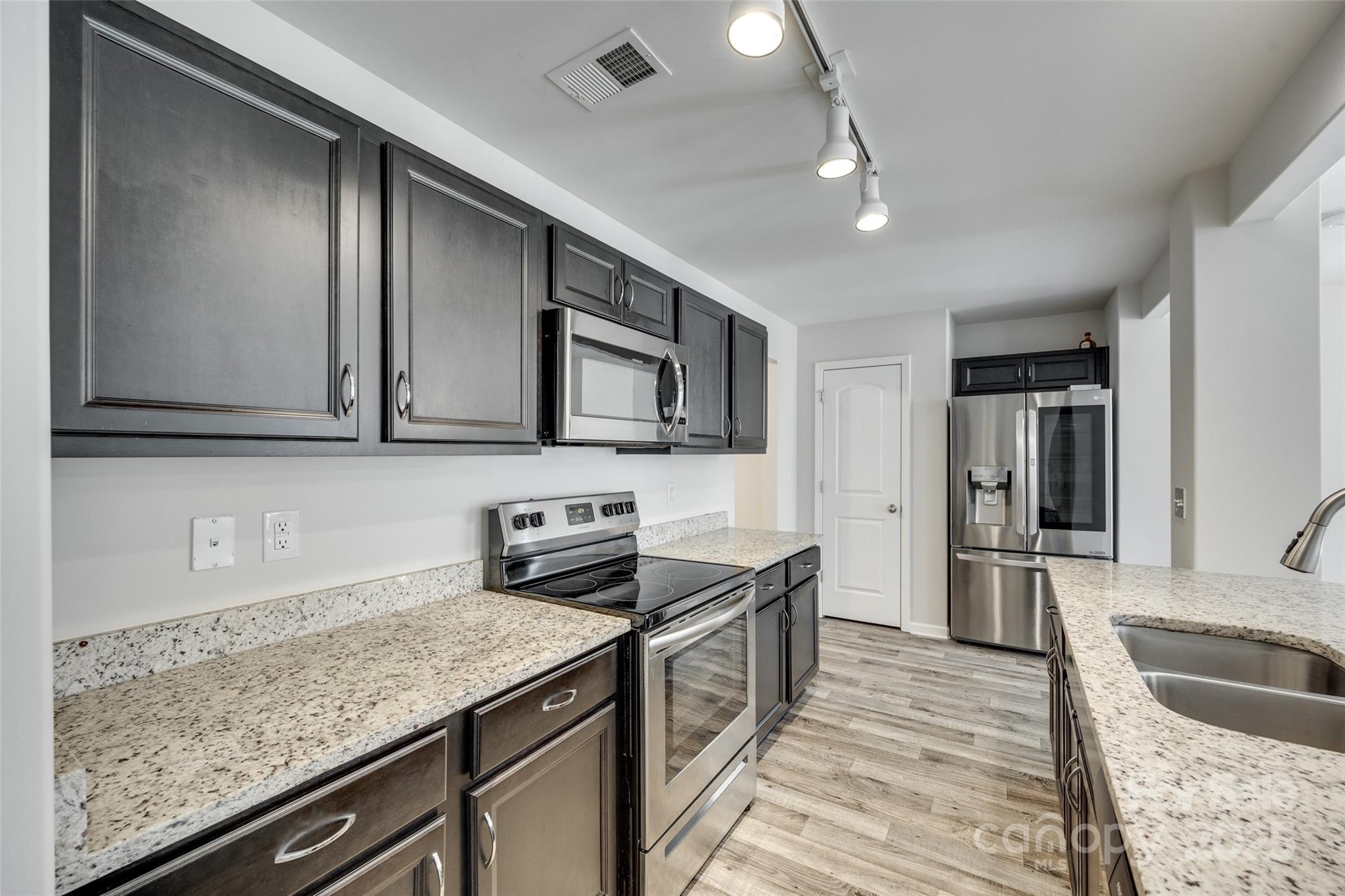 463 W Barr Street Property Photo 12