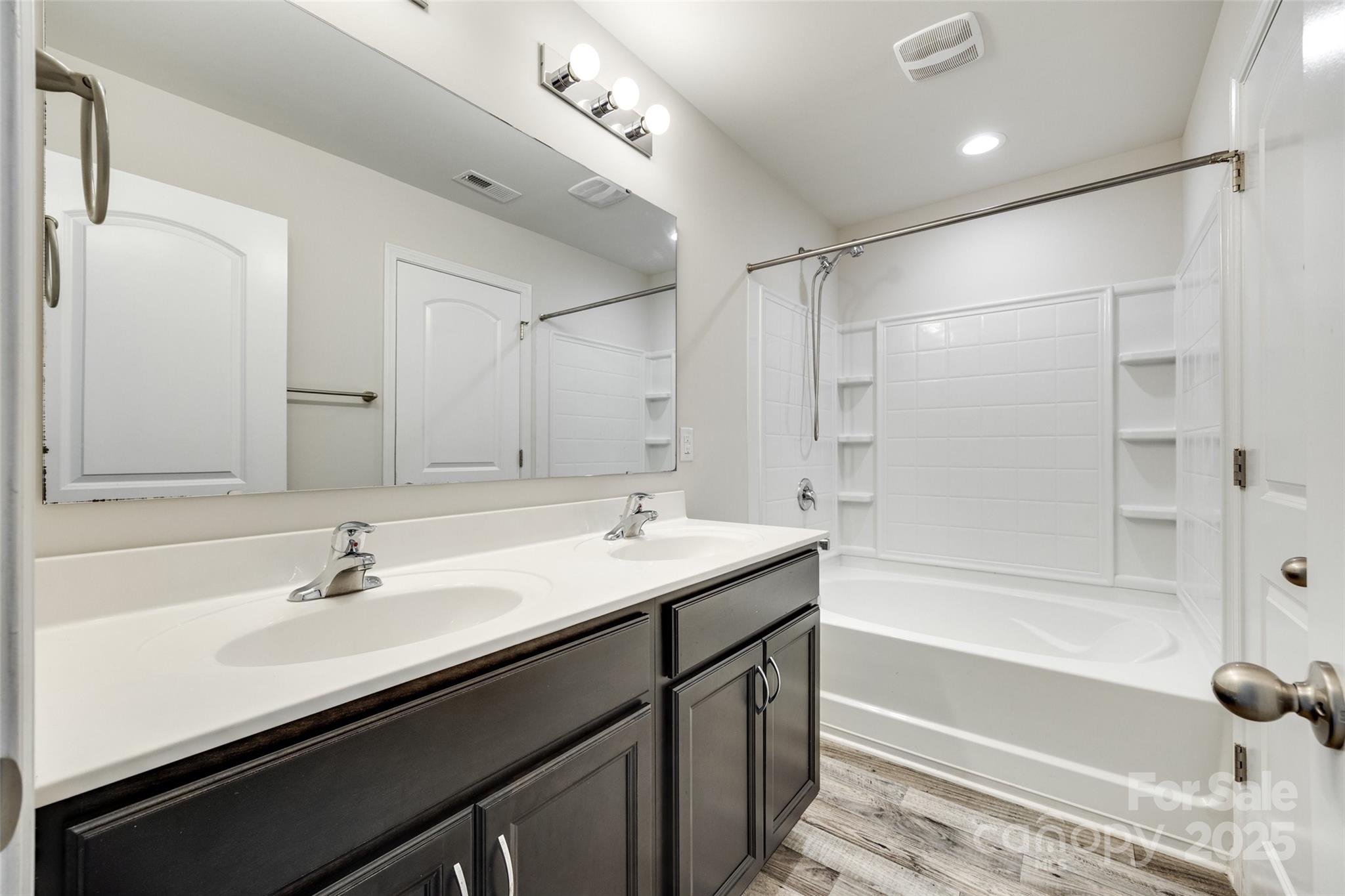 463 W Barr Street Property Photo 18